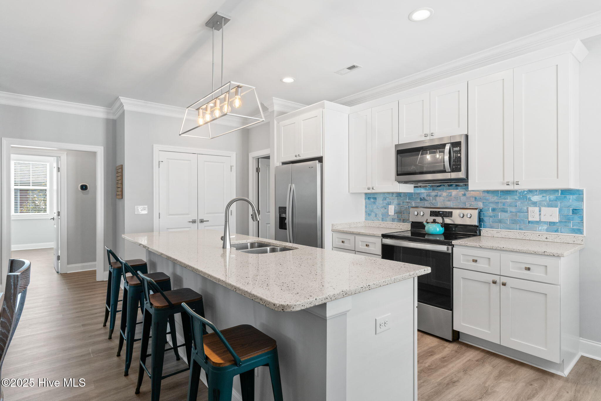 100535167 | Photo 51