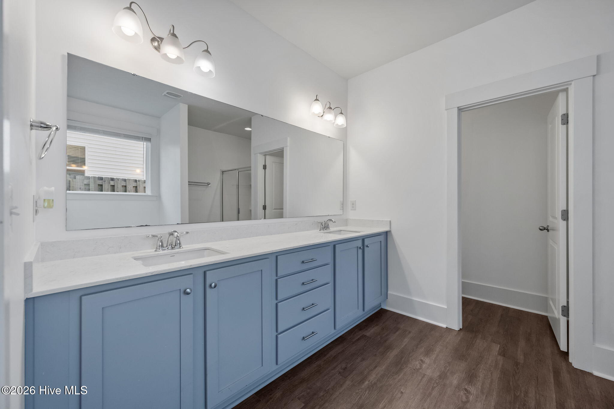 100566590 | Photo 43