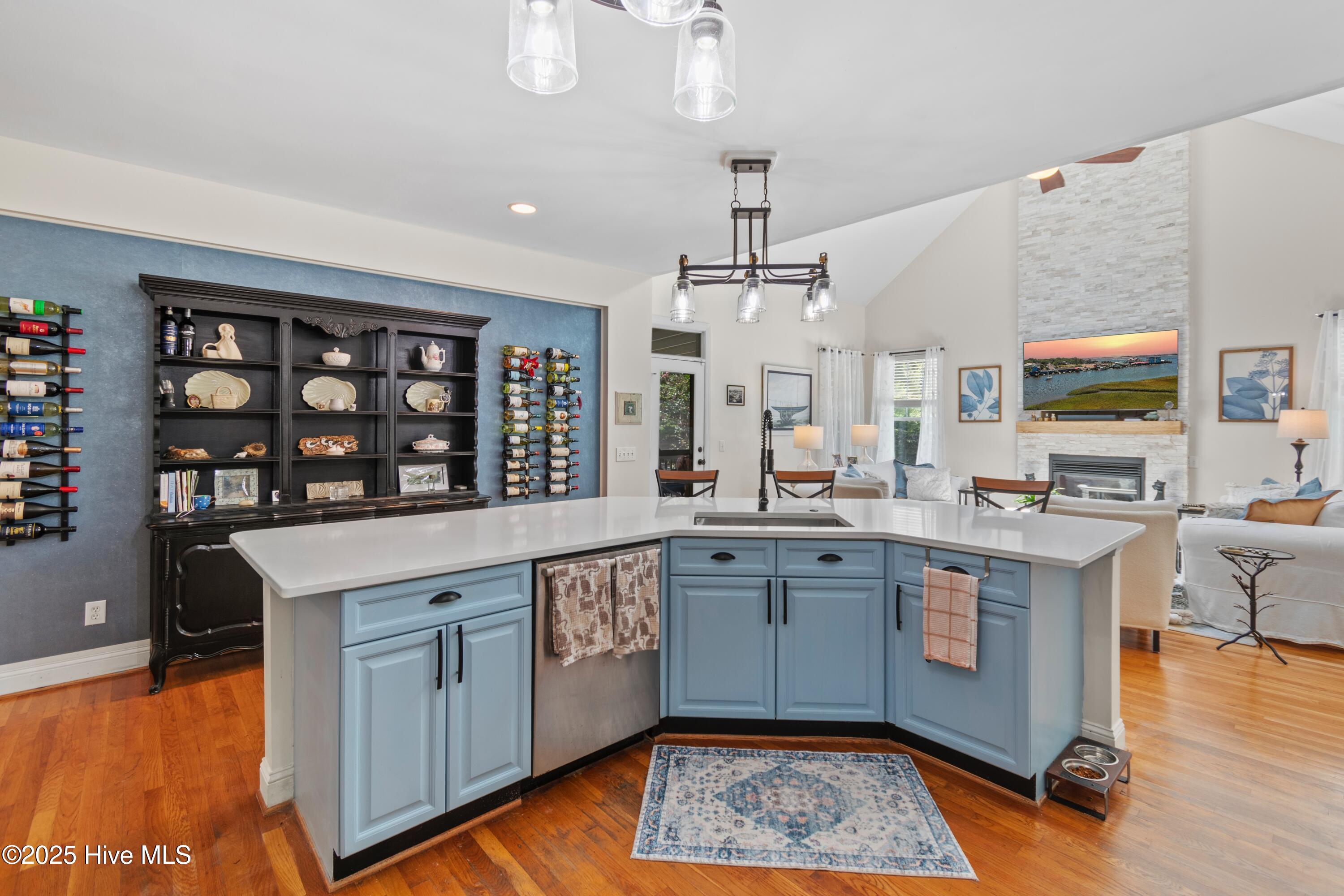 100522421 | Photo 15