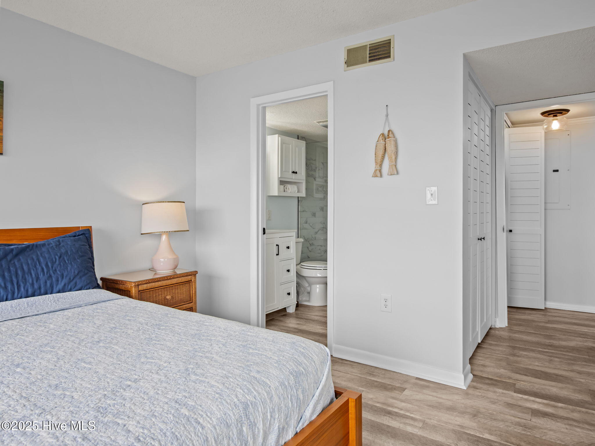 100520425 | Photo 22