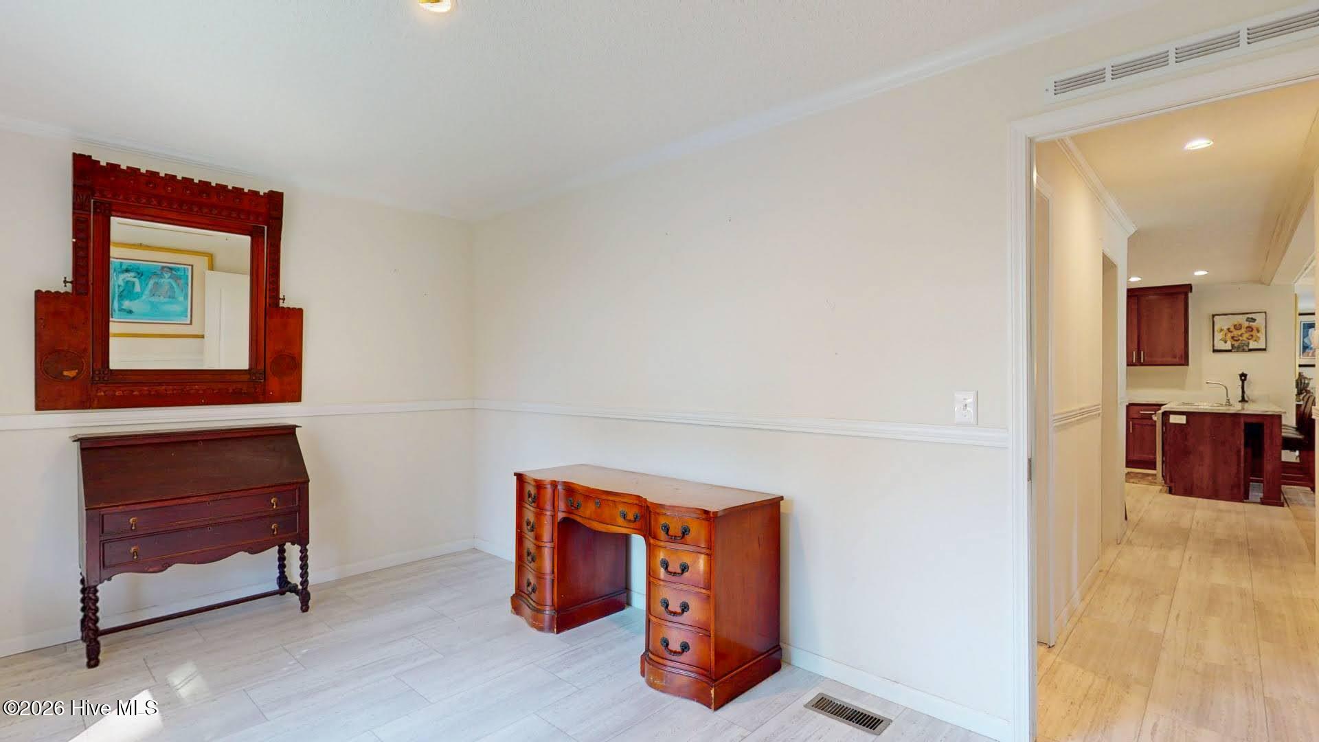 100567177 | Photo 28