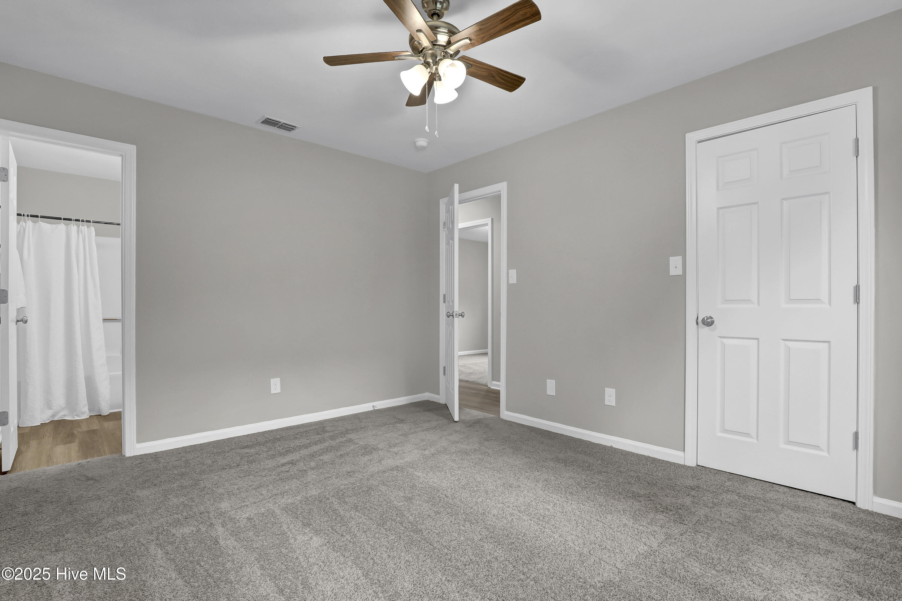 100536825 | Photo 21