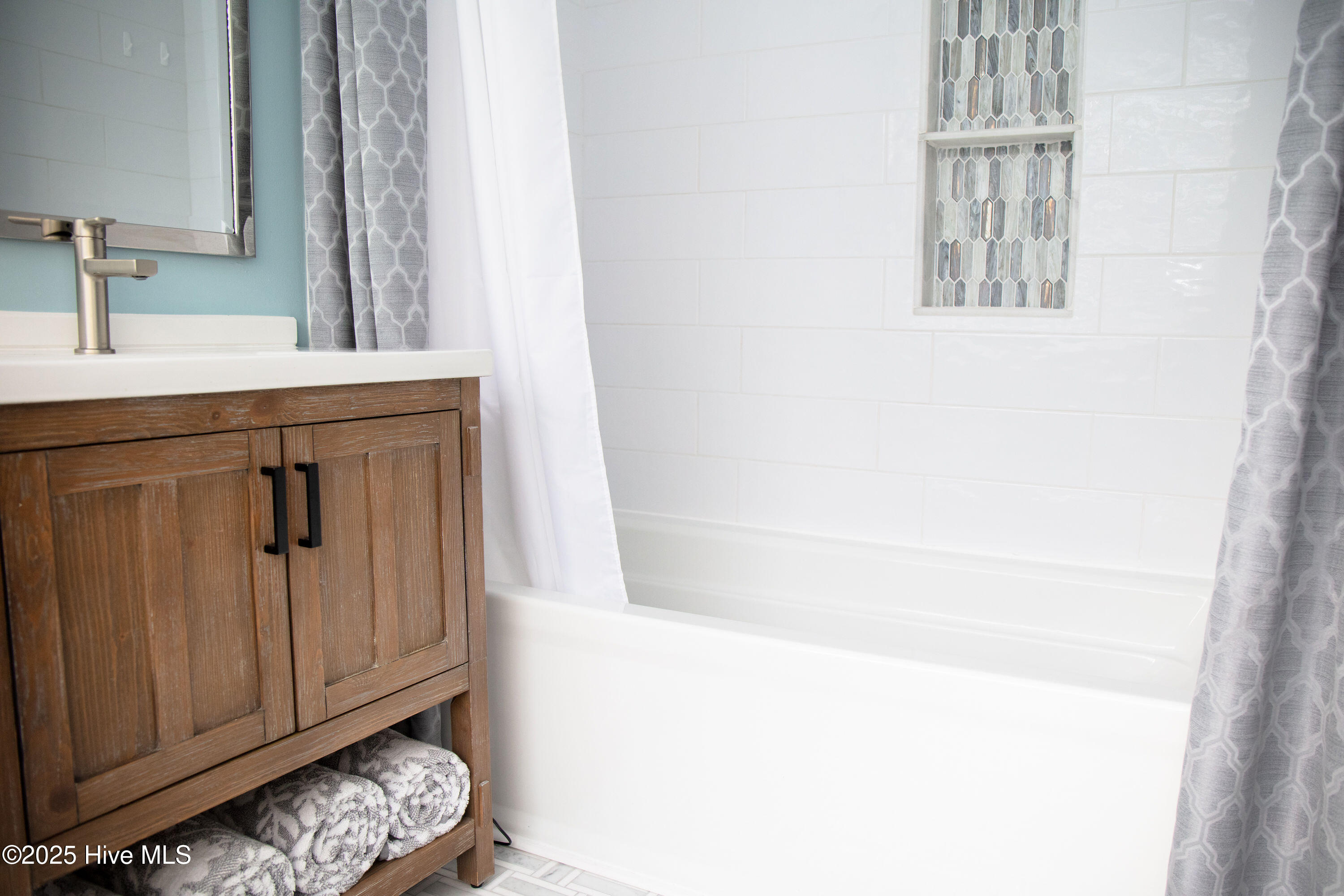 100541025 | Photo 45