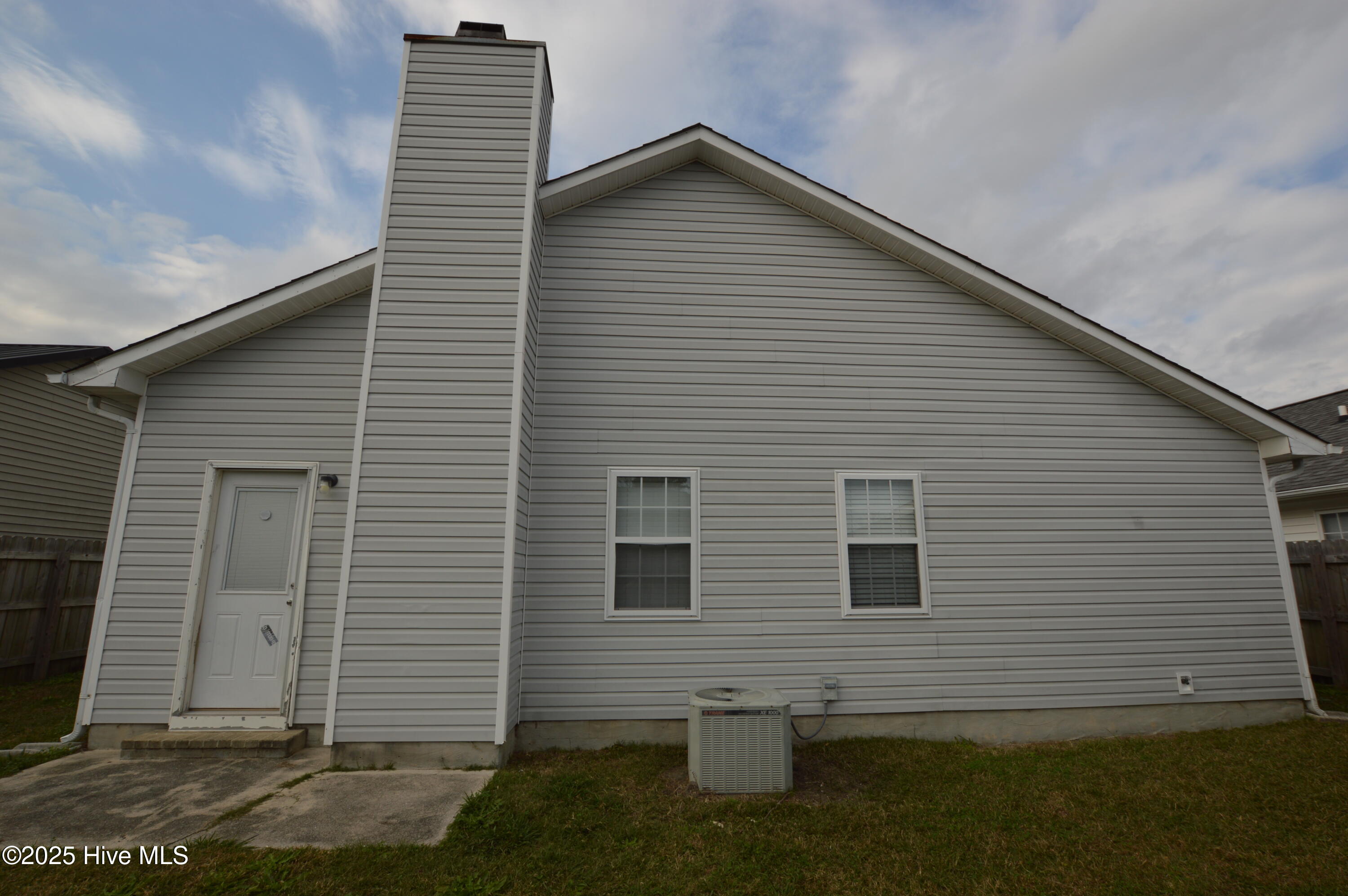 100545800 | Photo 16