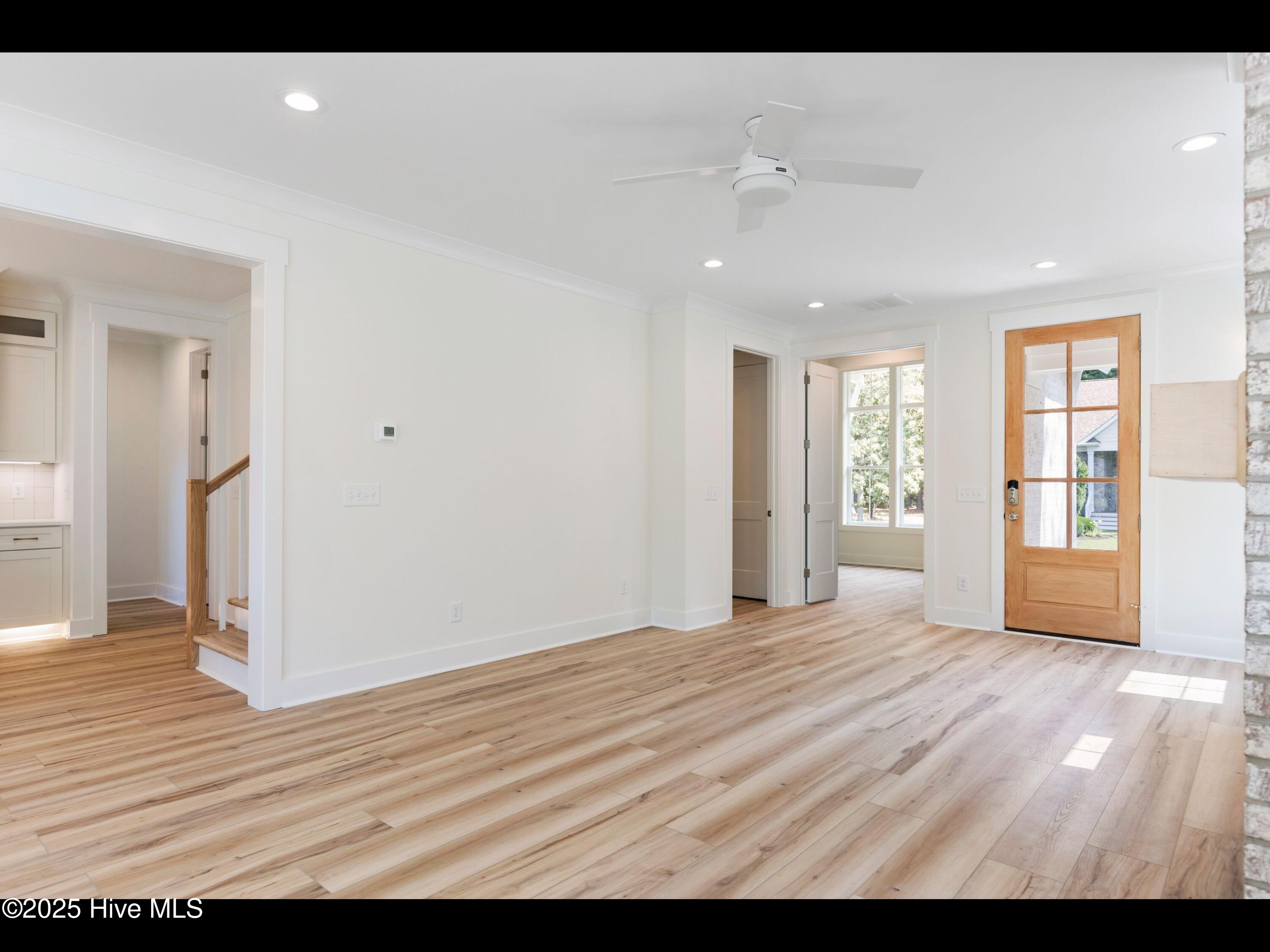 100490321 | Photo 11