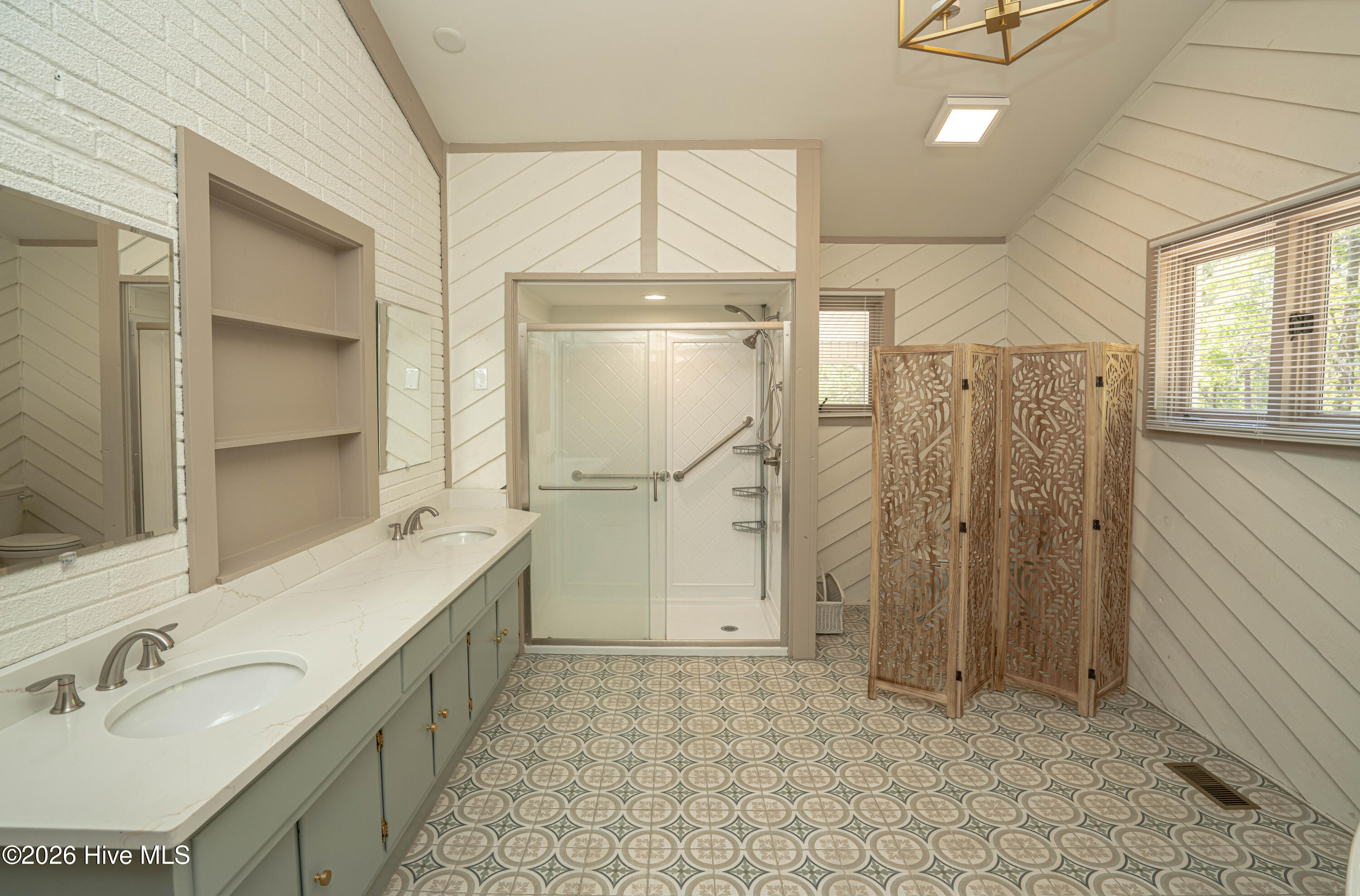 100567372 | Photo 37