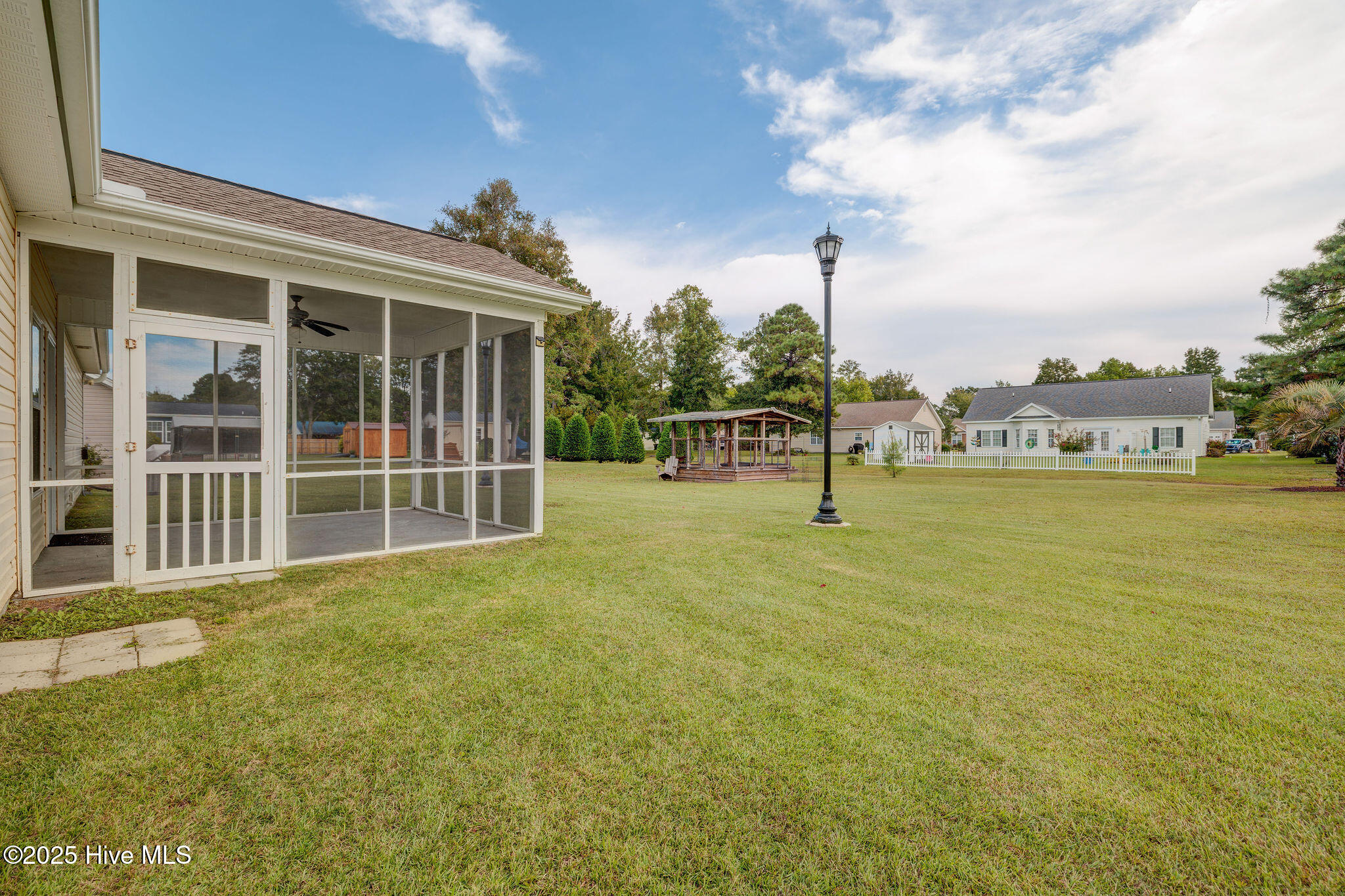 100530033 | Photo 27