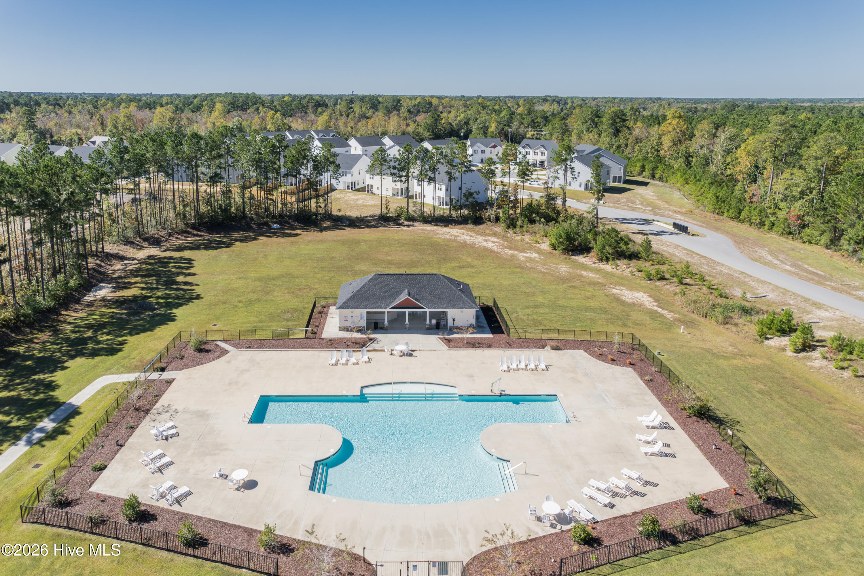 100558086 | Photo 40