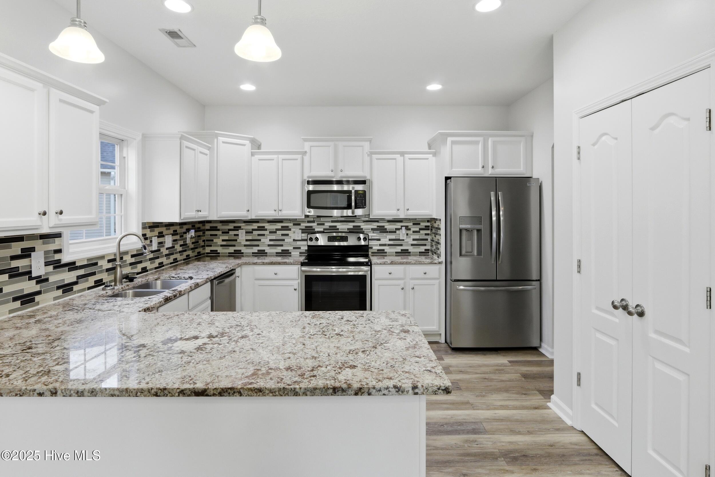 100545601 | Photo 18