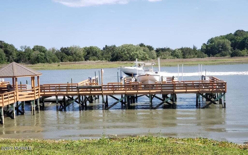 100522610 | Photo 16