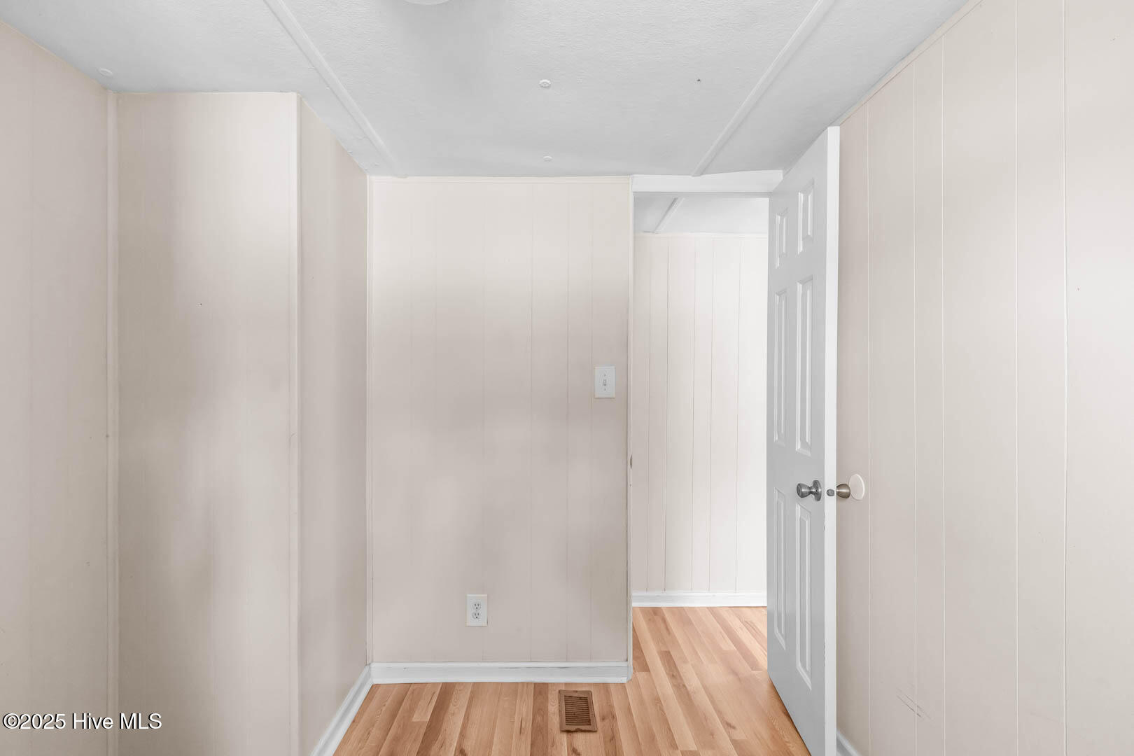 100557844 | Photo 14