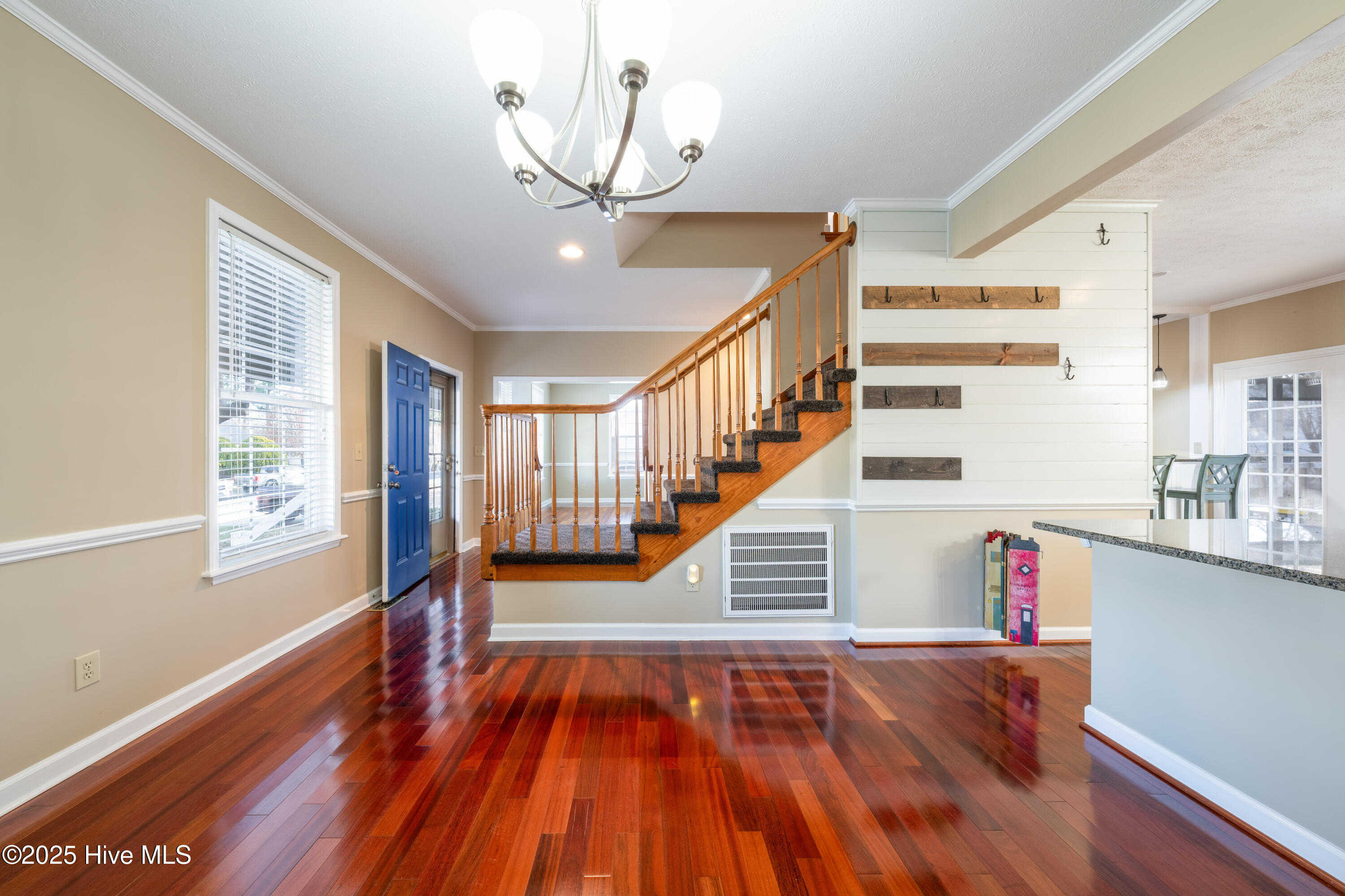 100547414 | Photo 35