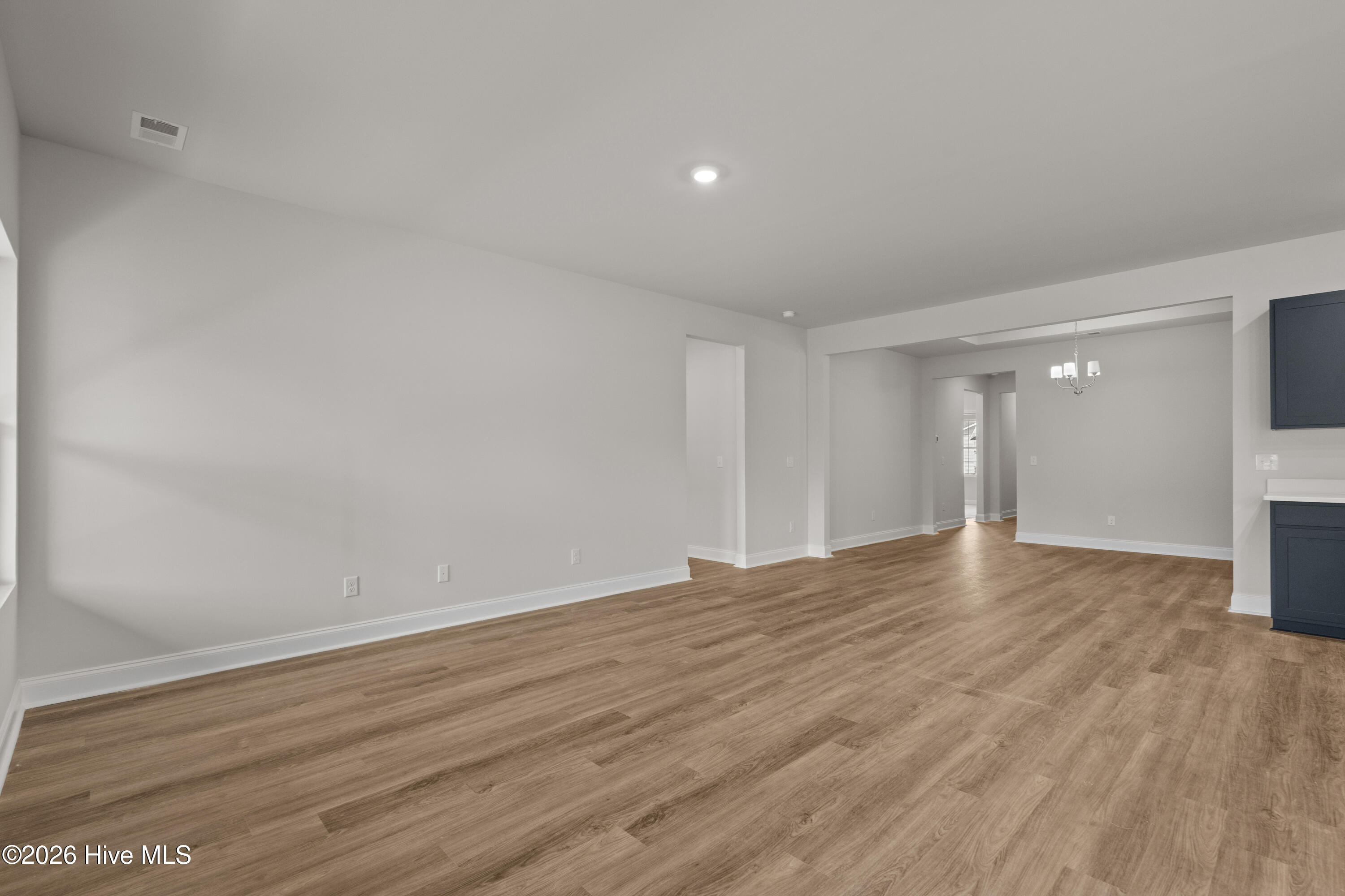 100554702 | Photo 11