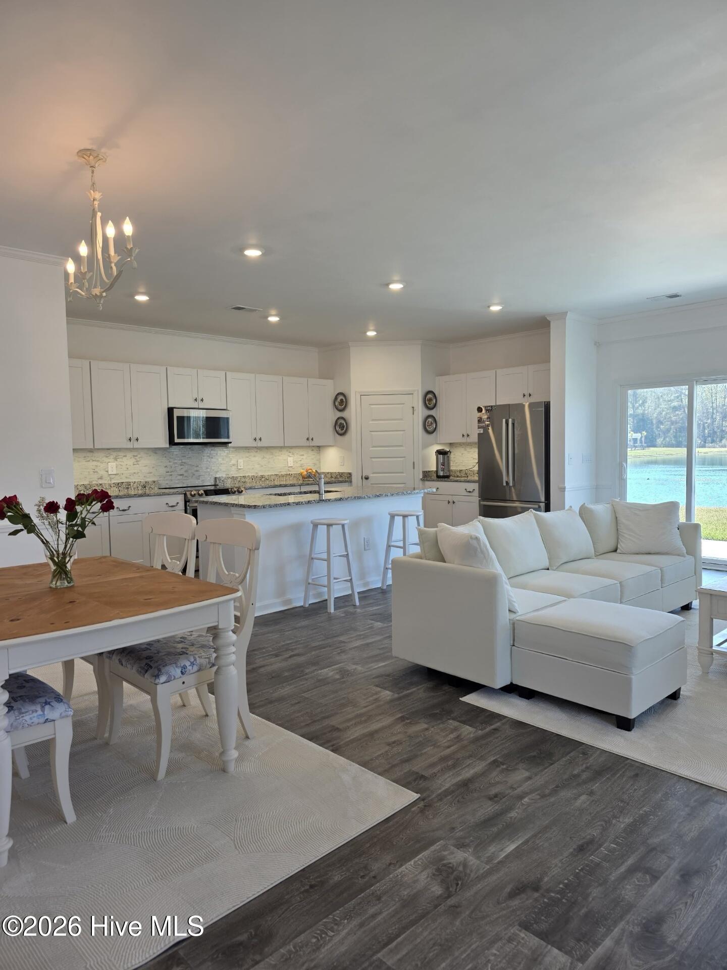 100563359 | Photo 13