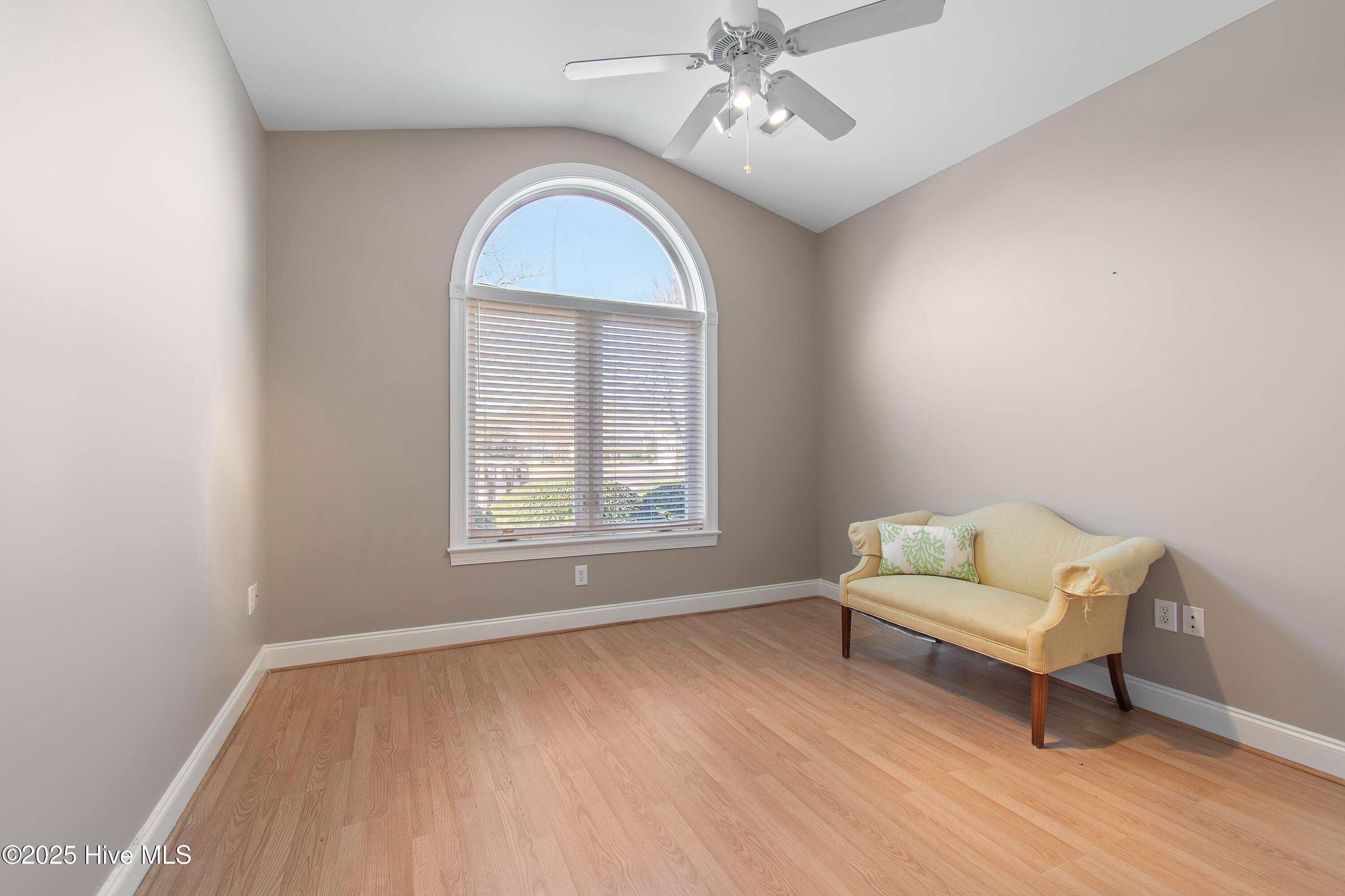 100546461 | Photo 32