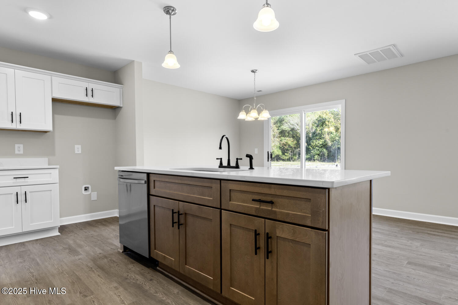 100539623 | Photo 11