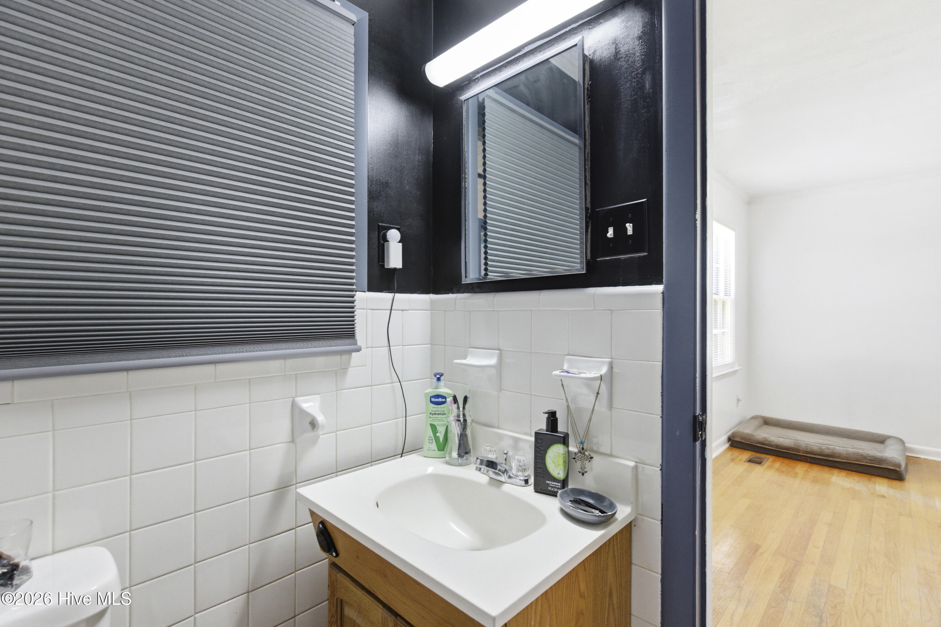 100561797 | Photo 33