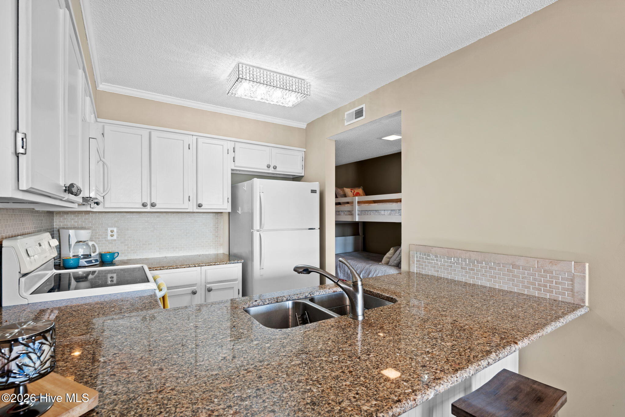 100568914 | Photo 11