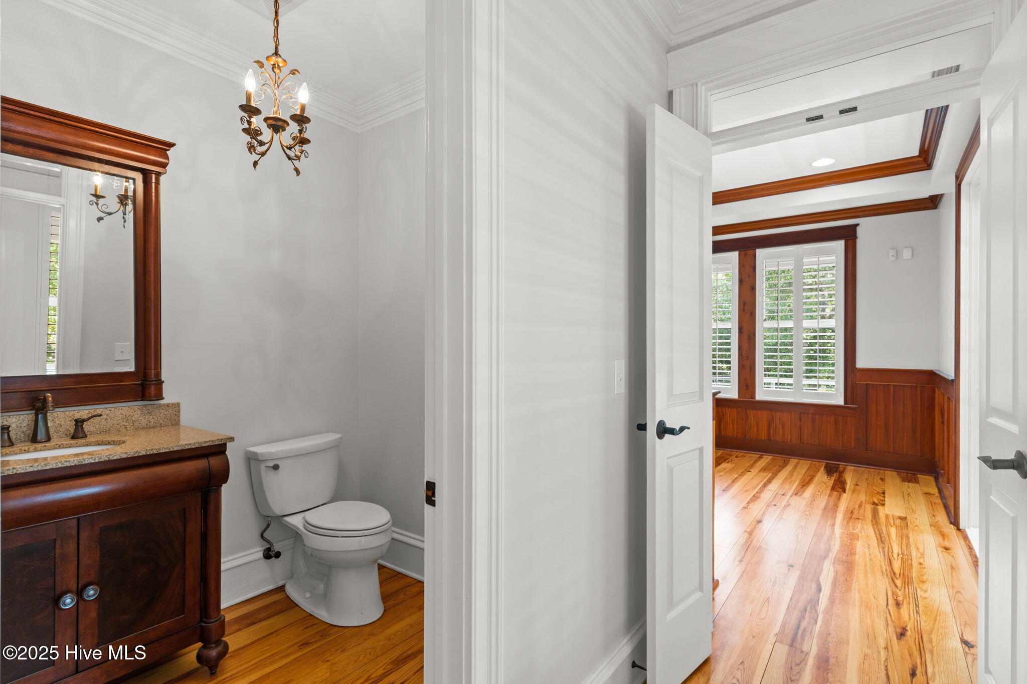 100512246 | Photo 35