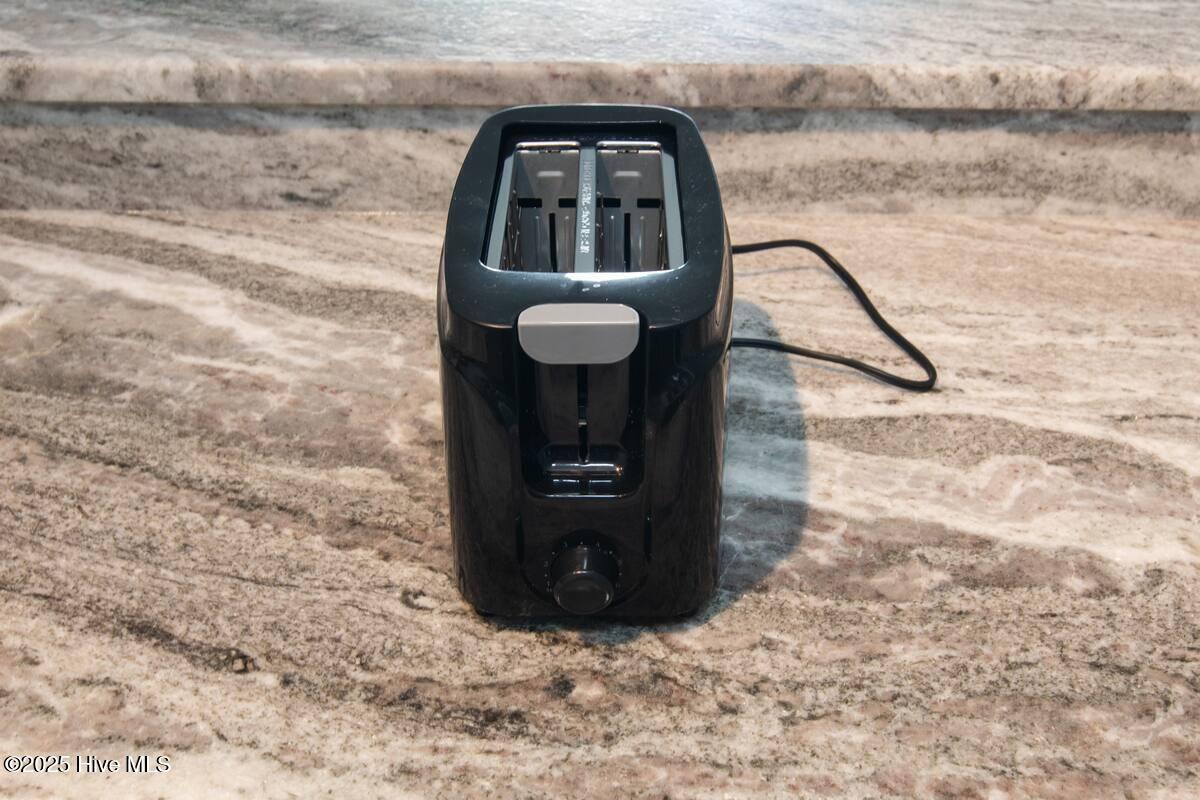 100531007 | Photo 23