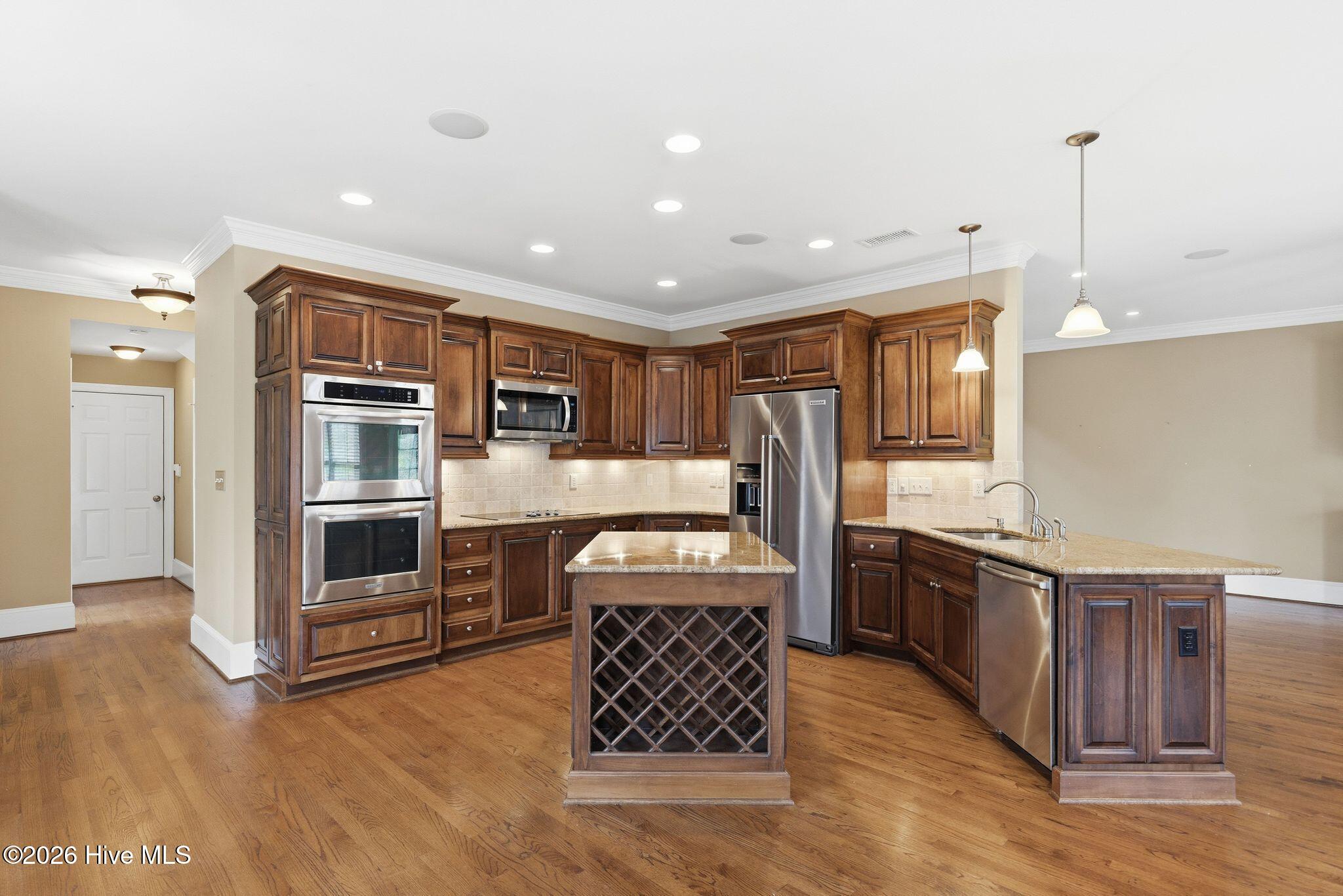 100565083 | Photo 19