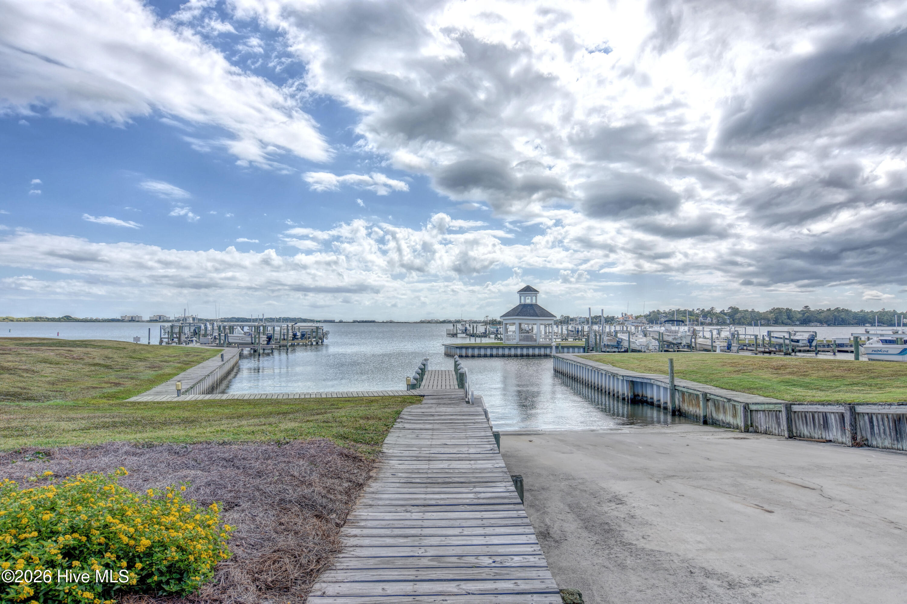 100559000 | Photo 42