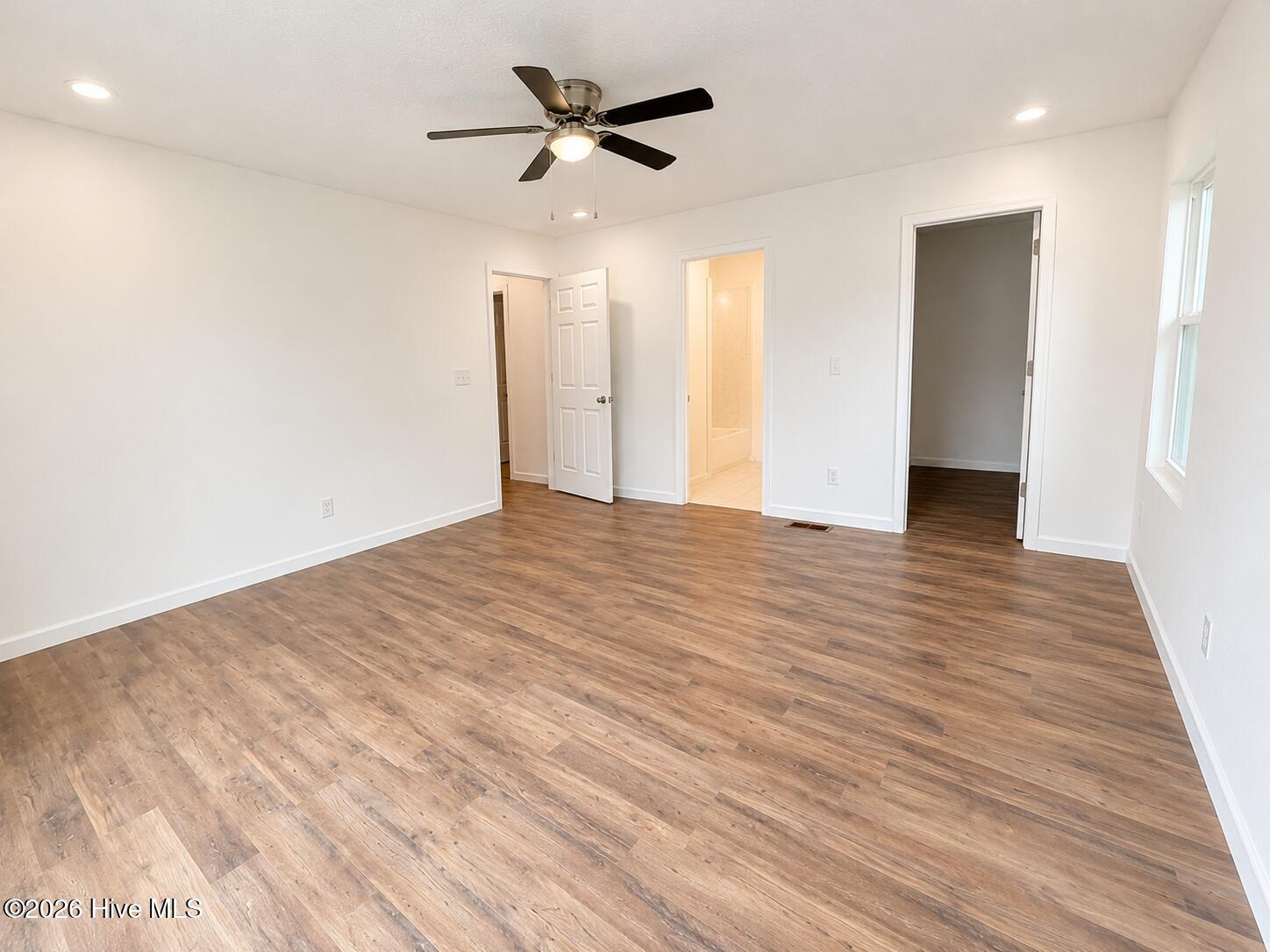 11_a_wide_angle_high_resolution_interior