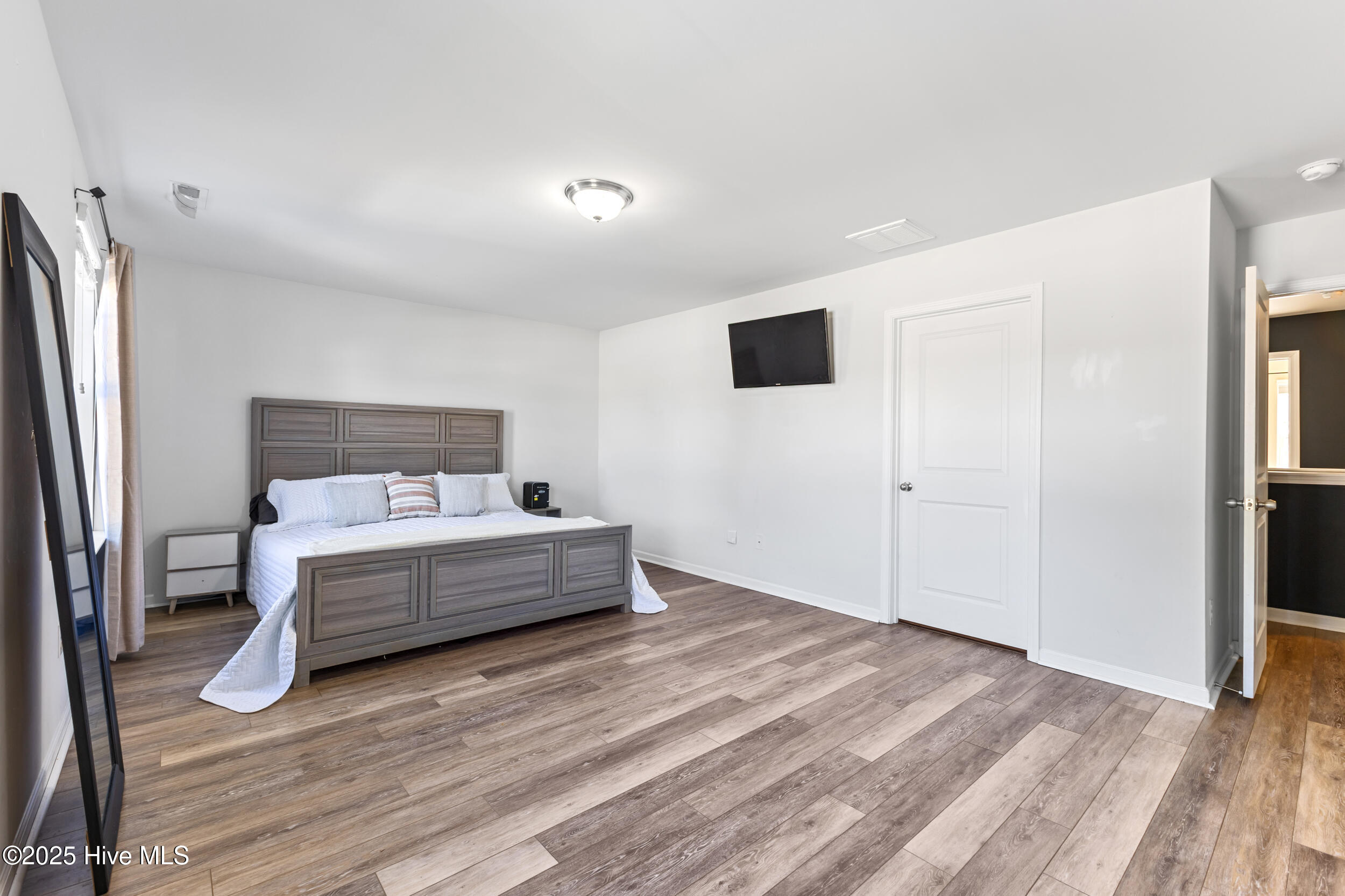 100545034 | Photo 18