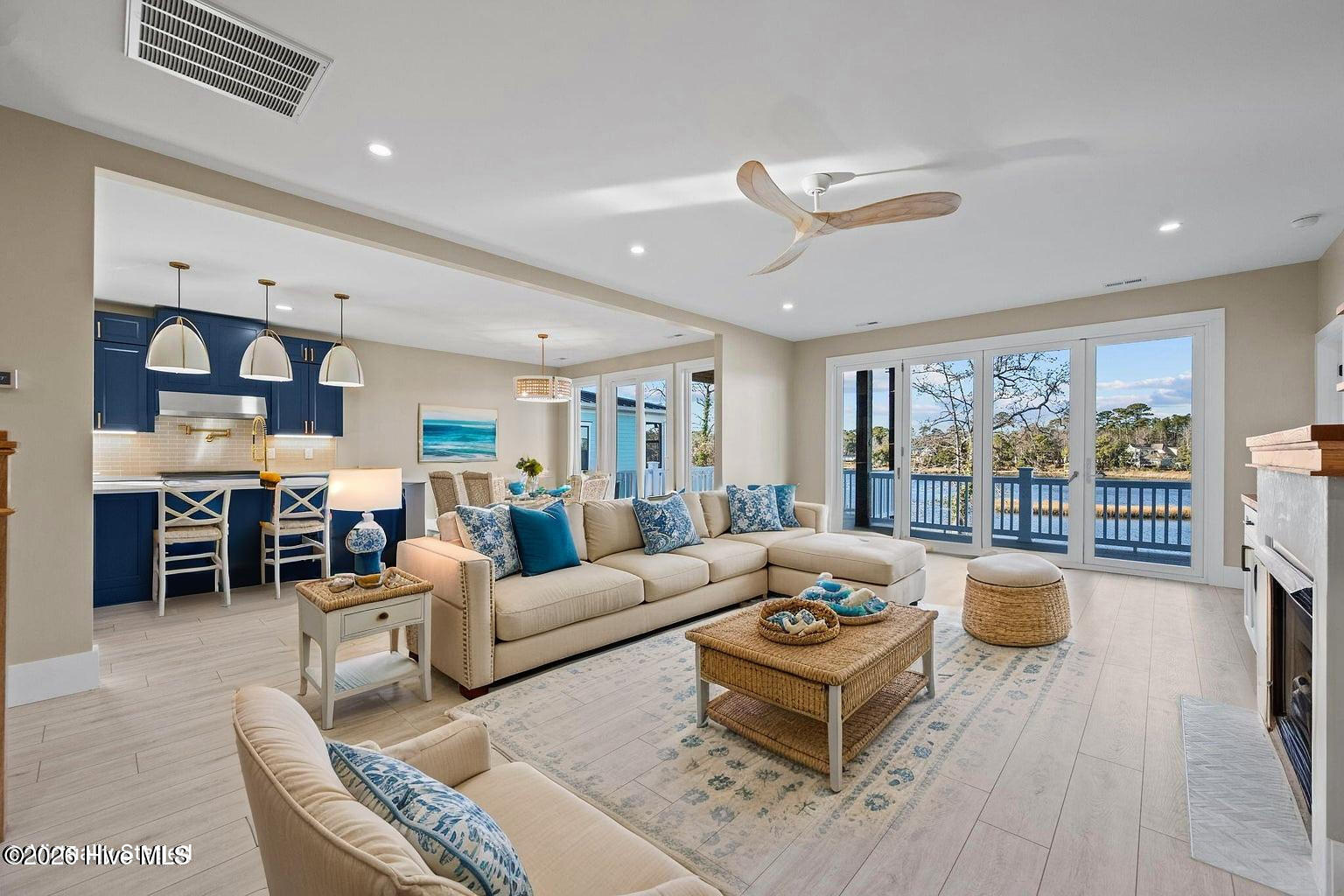 100547090 | Photo 13