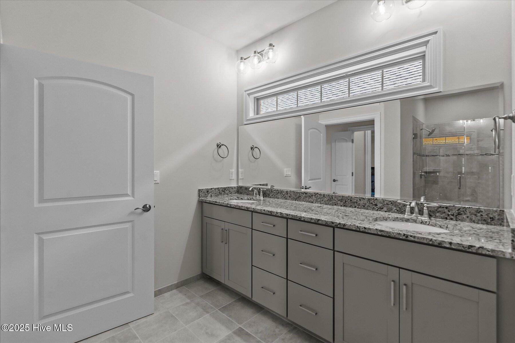 100501271 | Photo 16