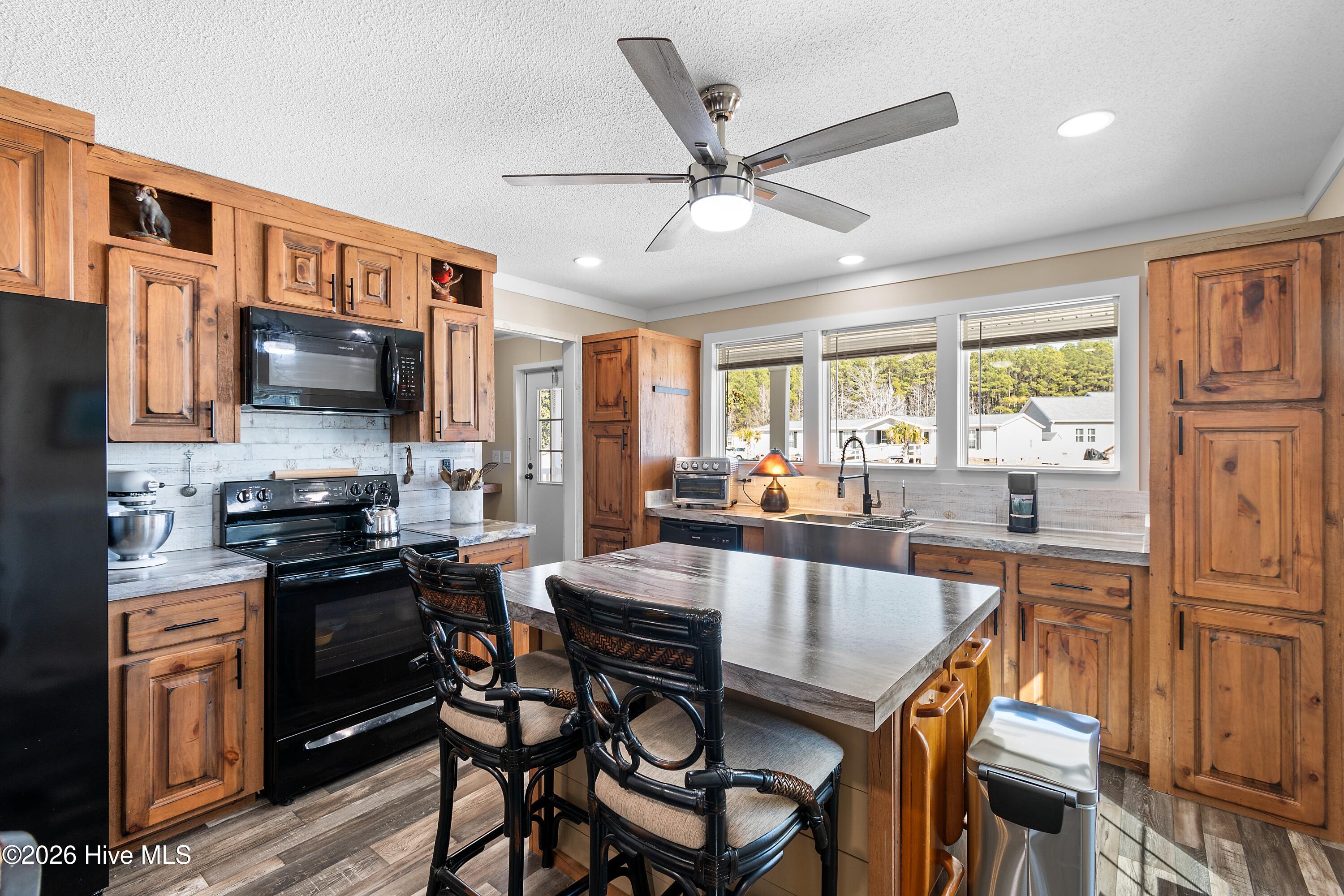 100554917 | Photo 12