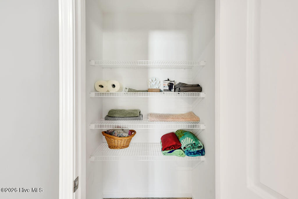 100565667 | Photo 27