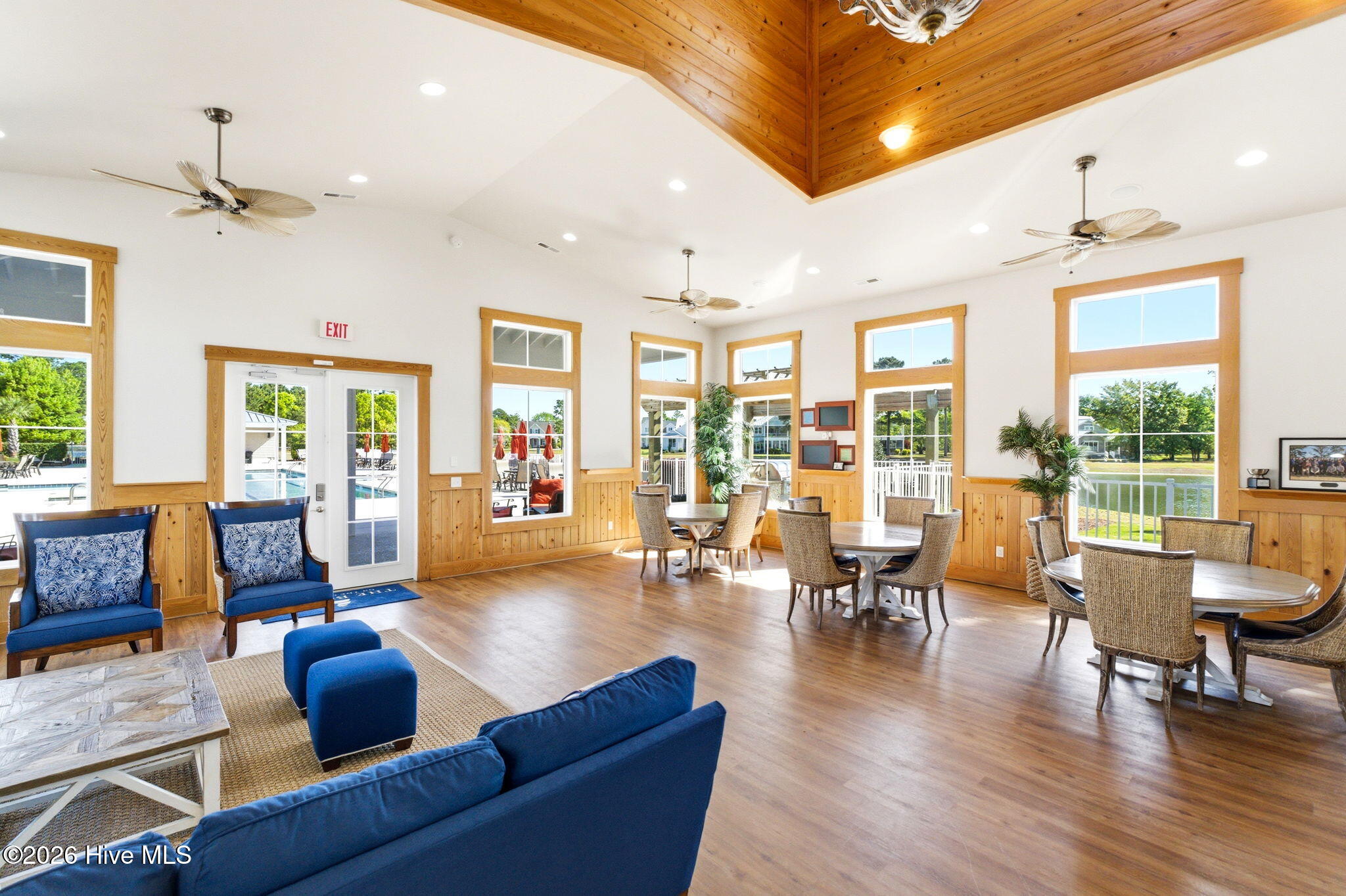 100566822 | Photo 83