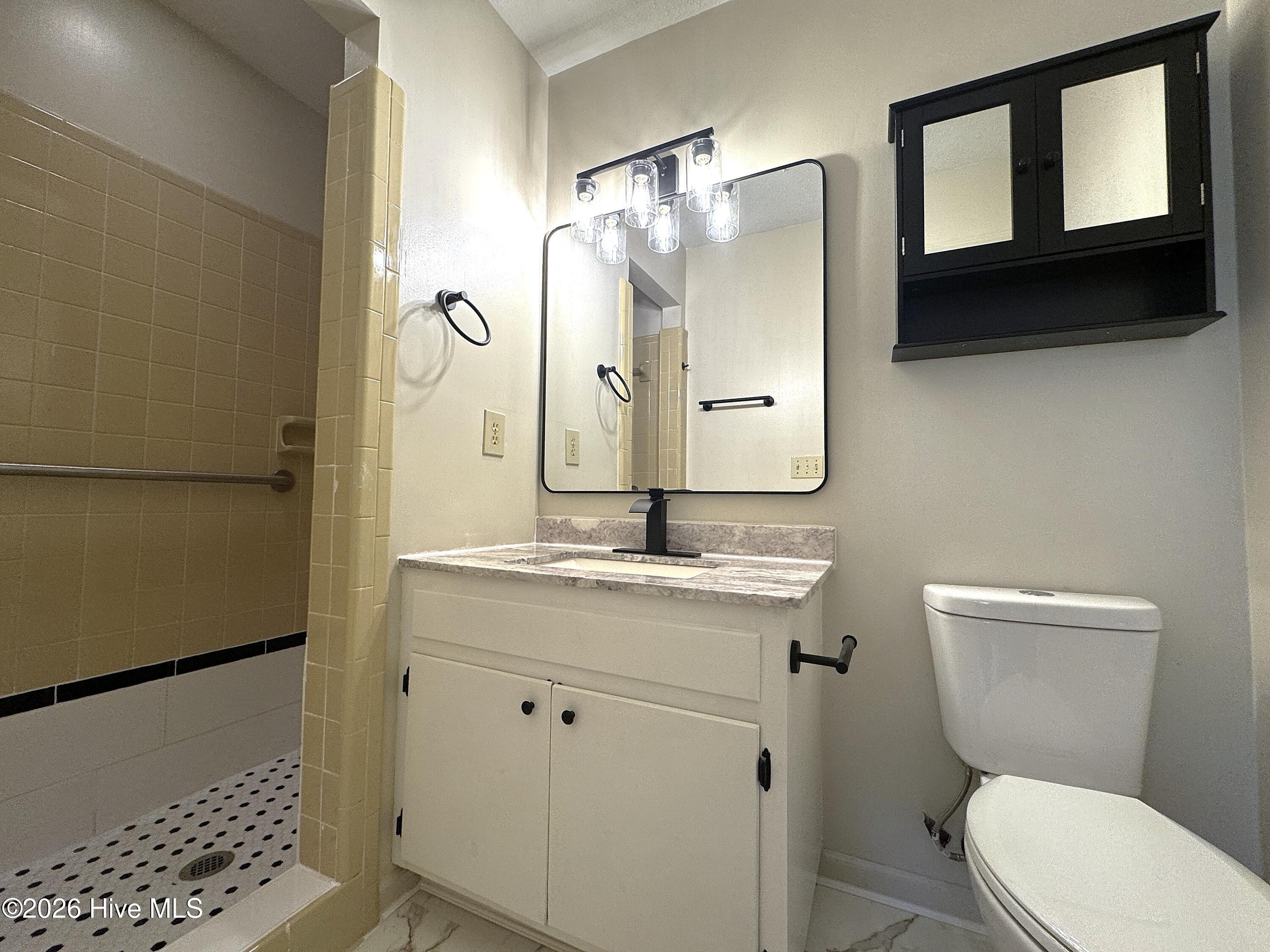 100565462 | Photo 12