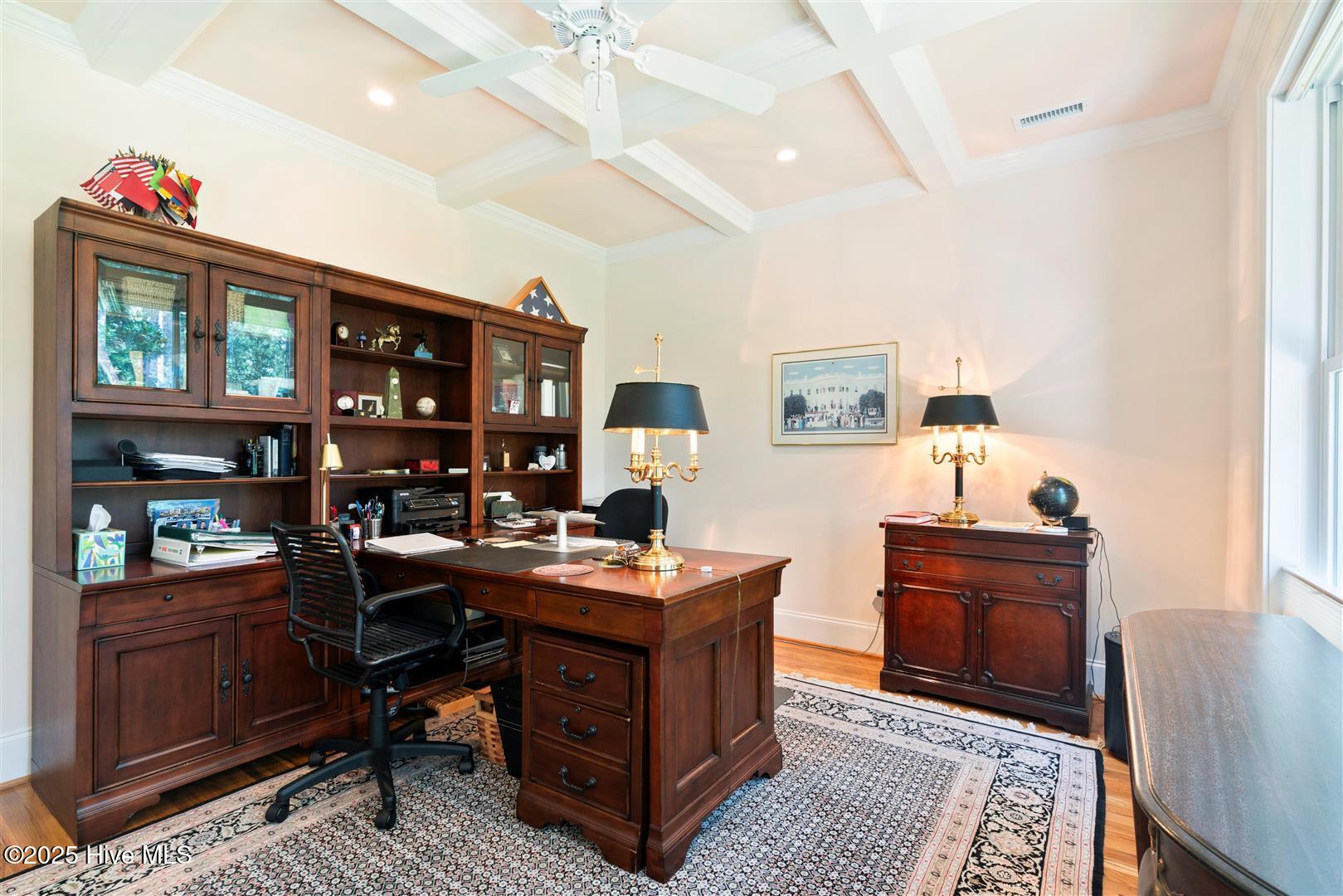 100518615 | Photo 60