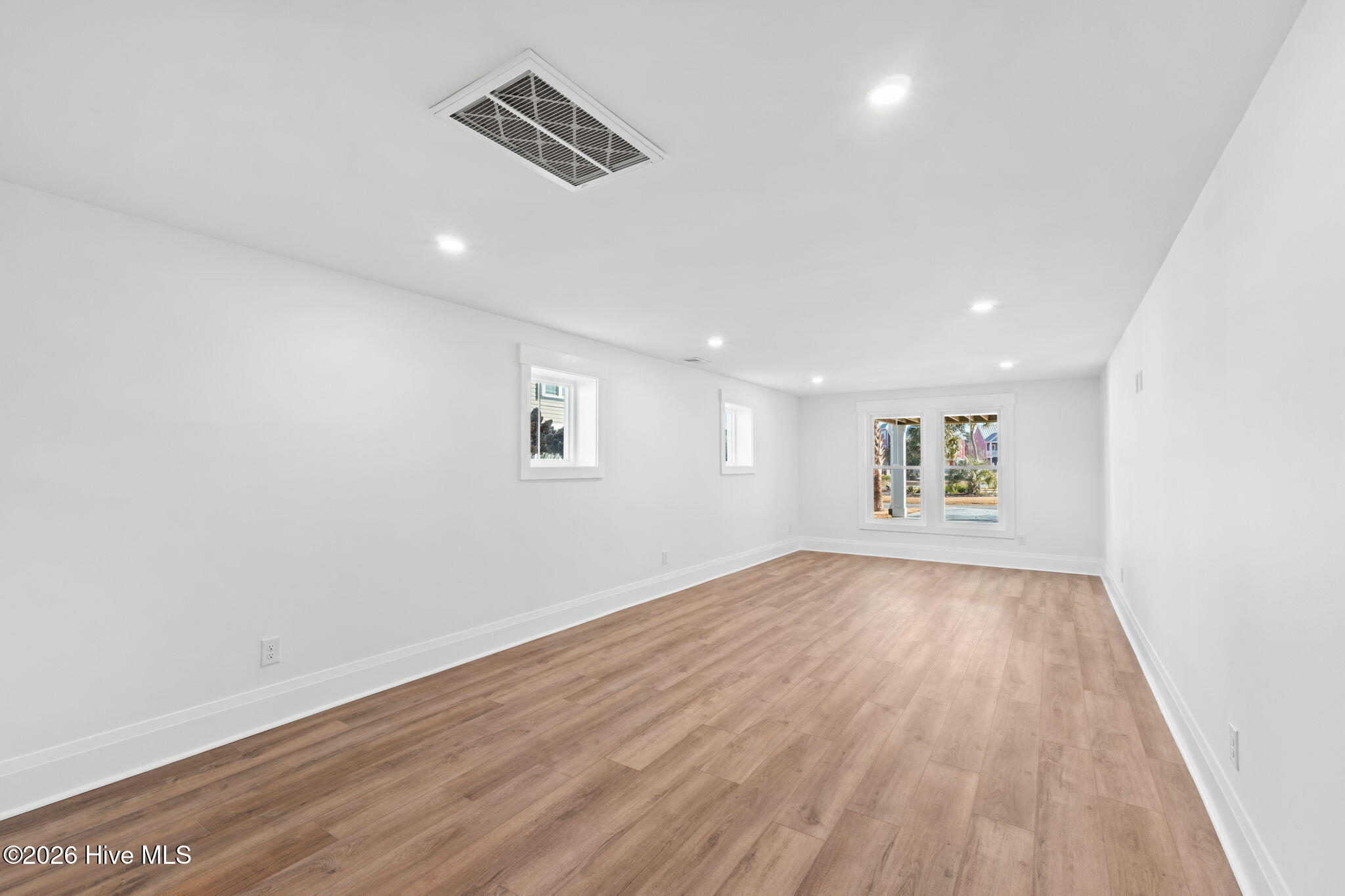 100548911 | Photo 13