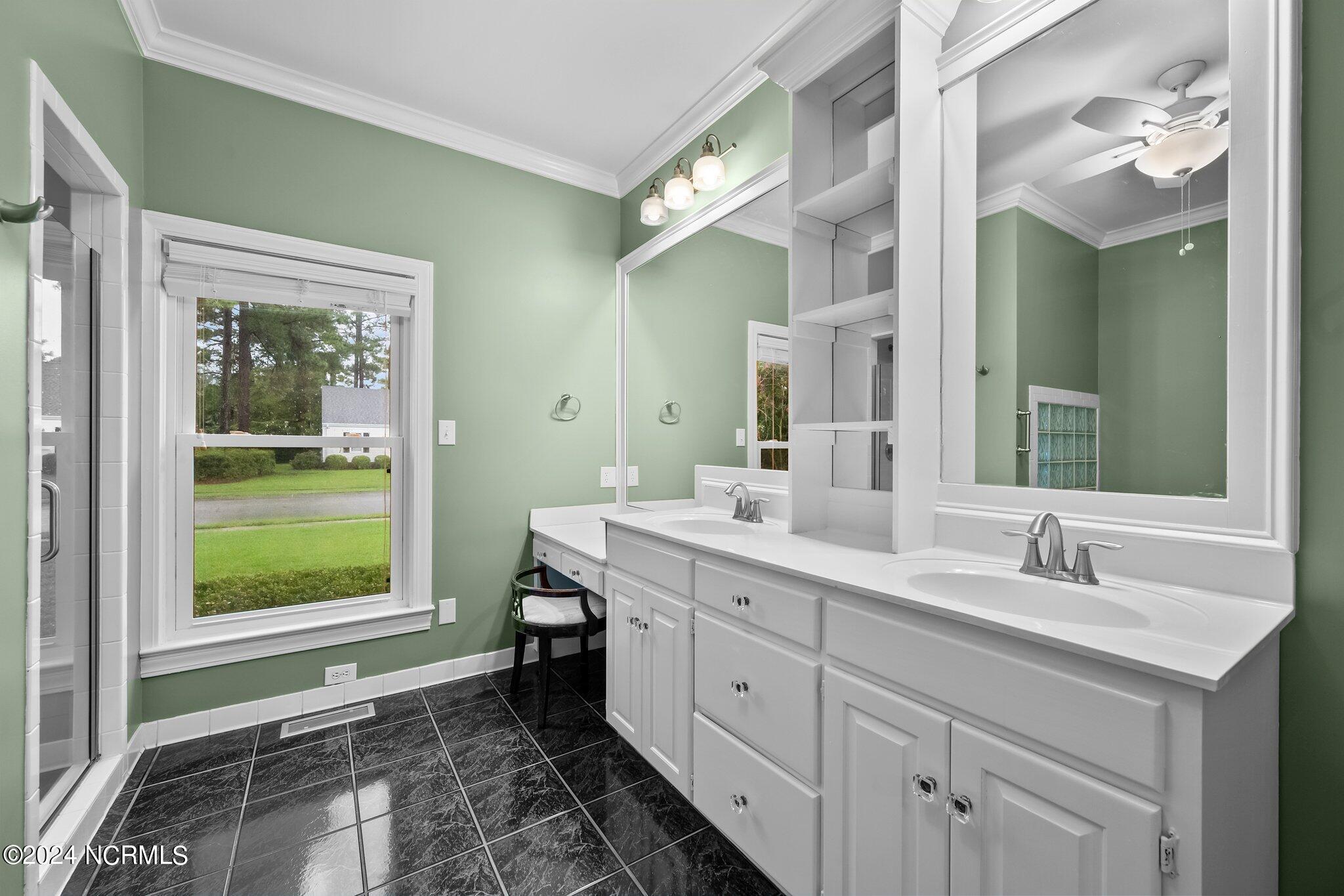 100528351 | Photo 29