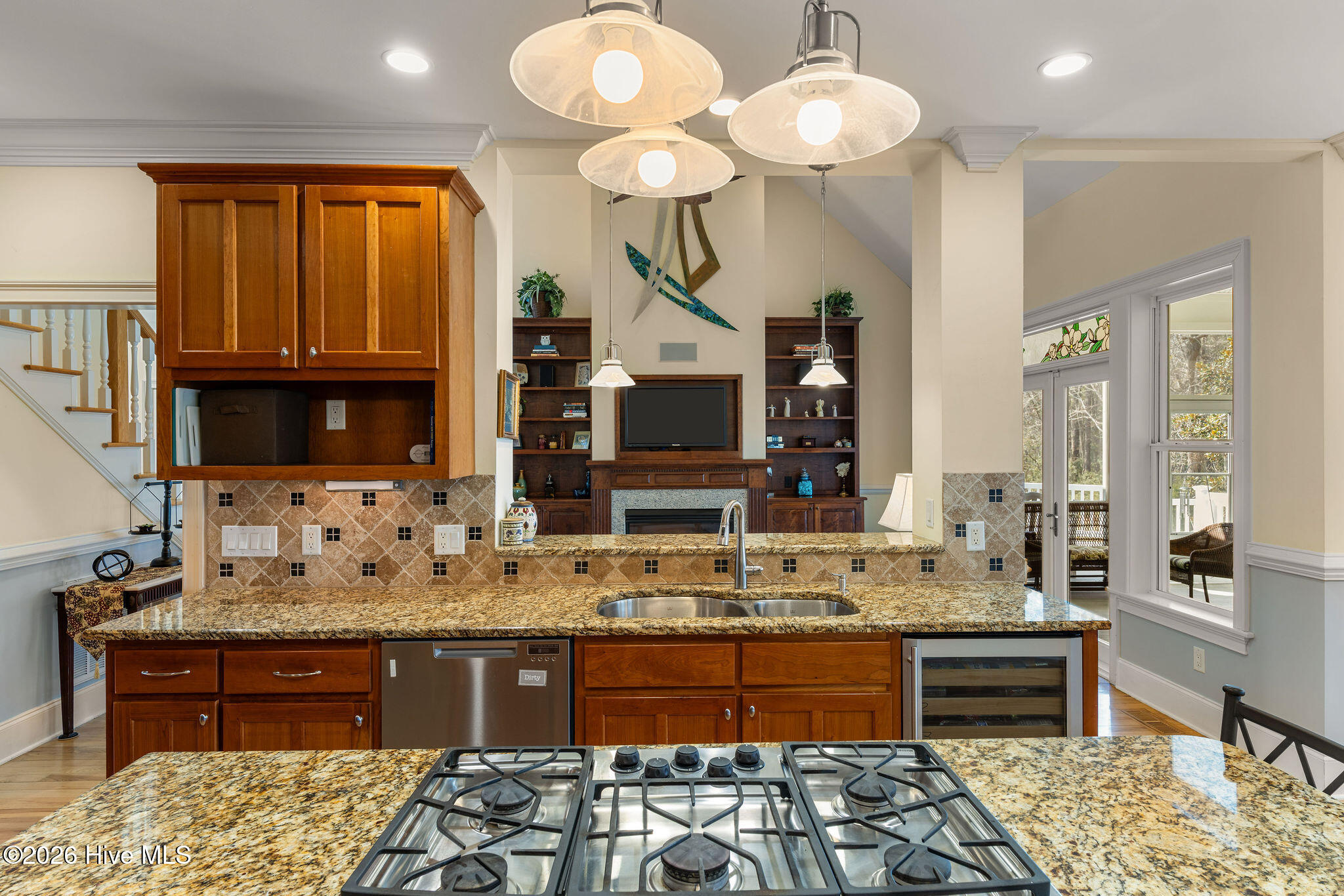 100557018 | Photo 23