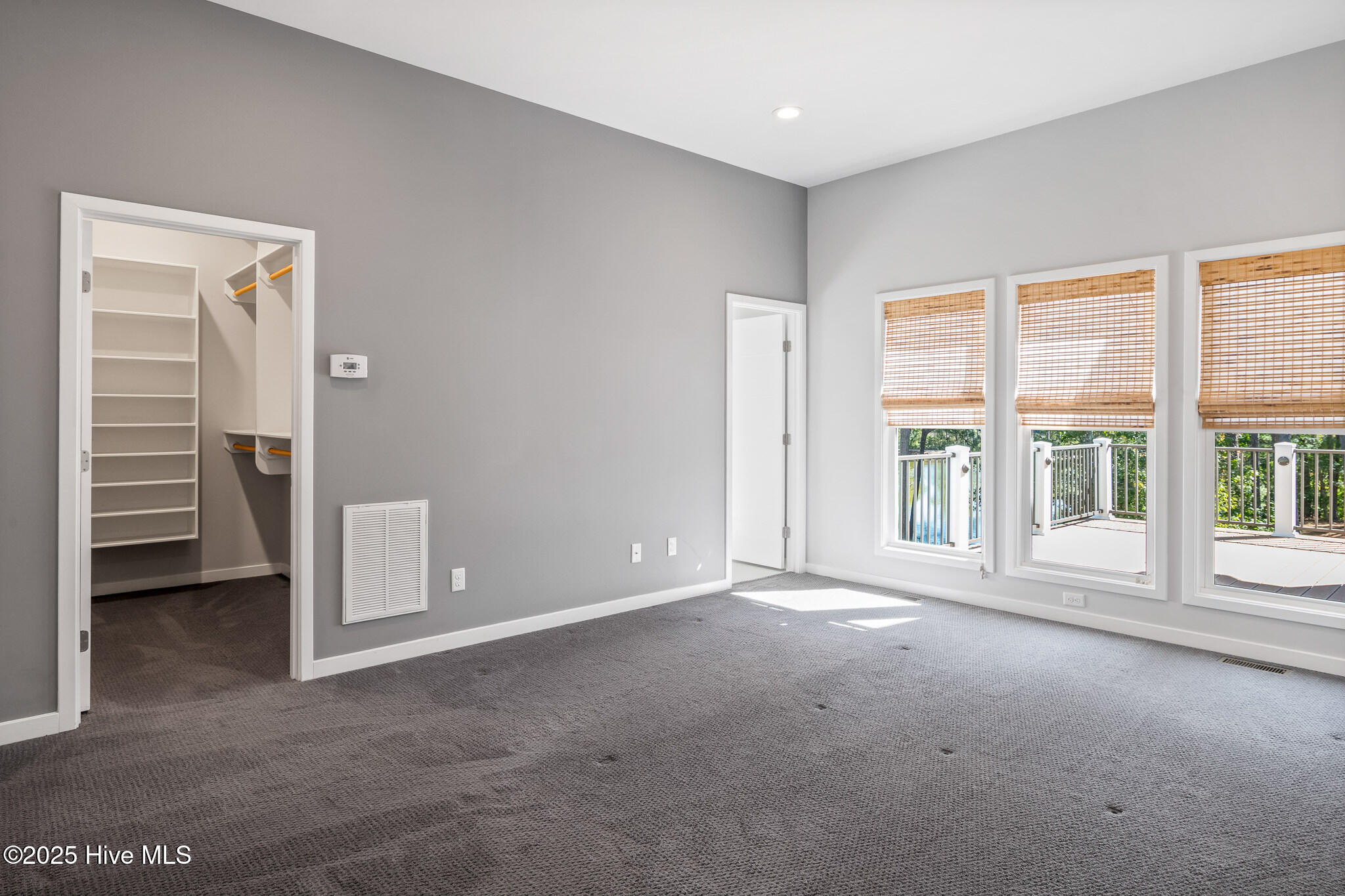 100540412 | Photo 13