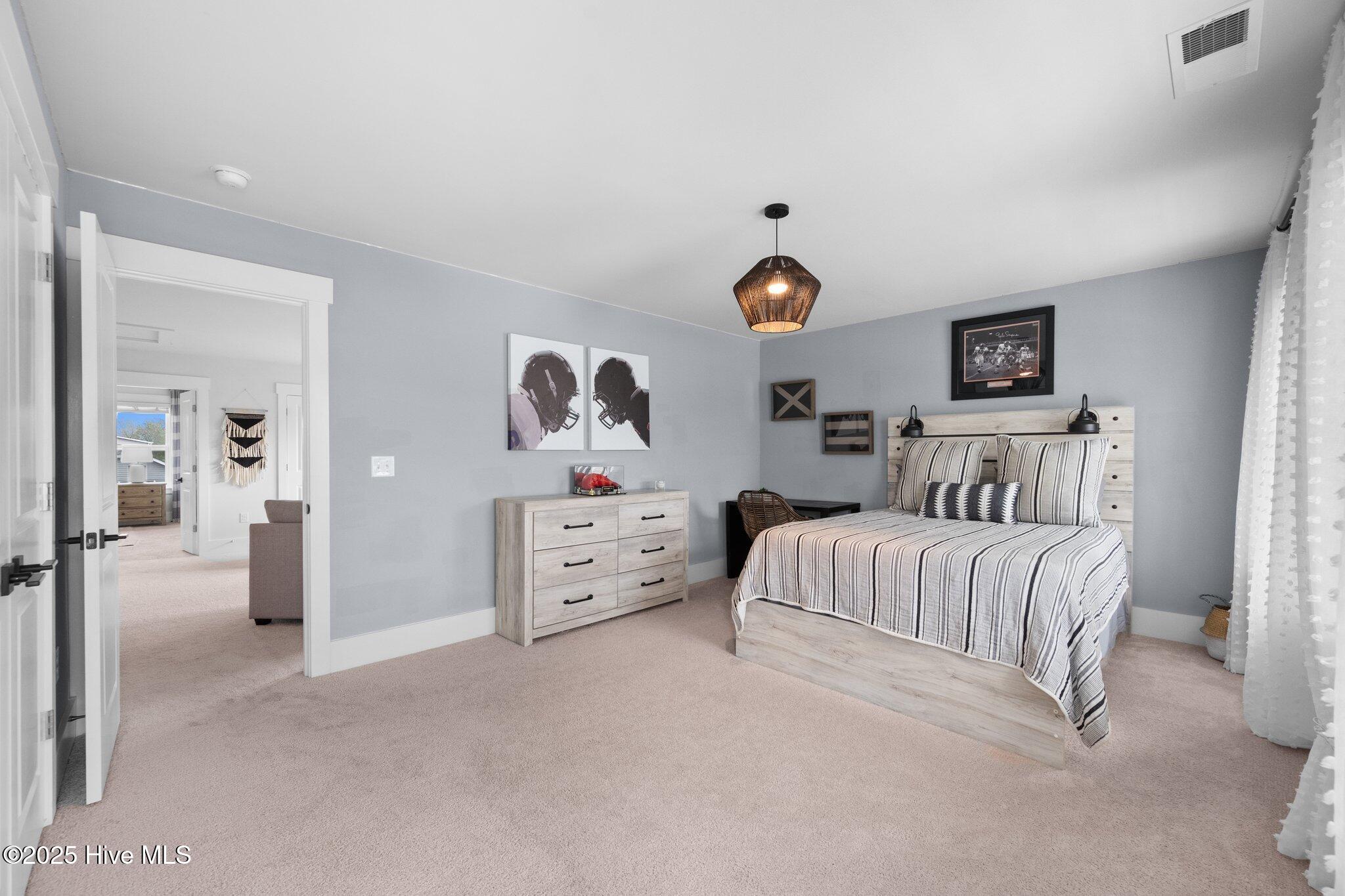 100540607 | Photo 34