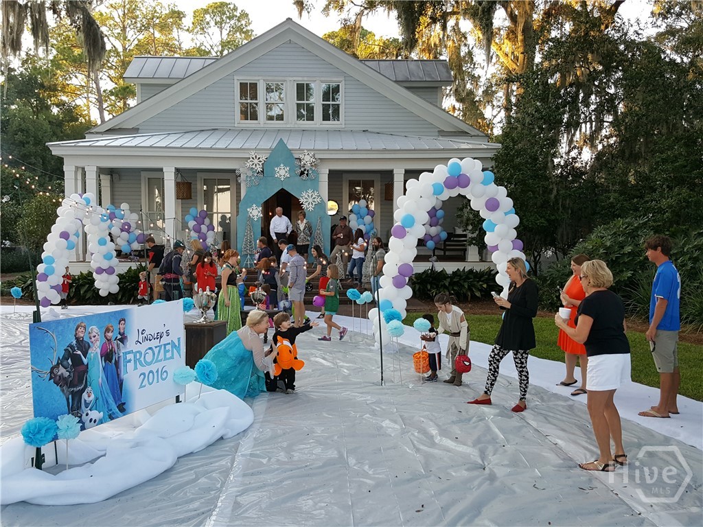 Halloween on Bluff Dr