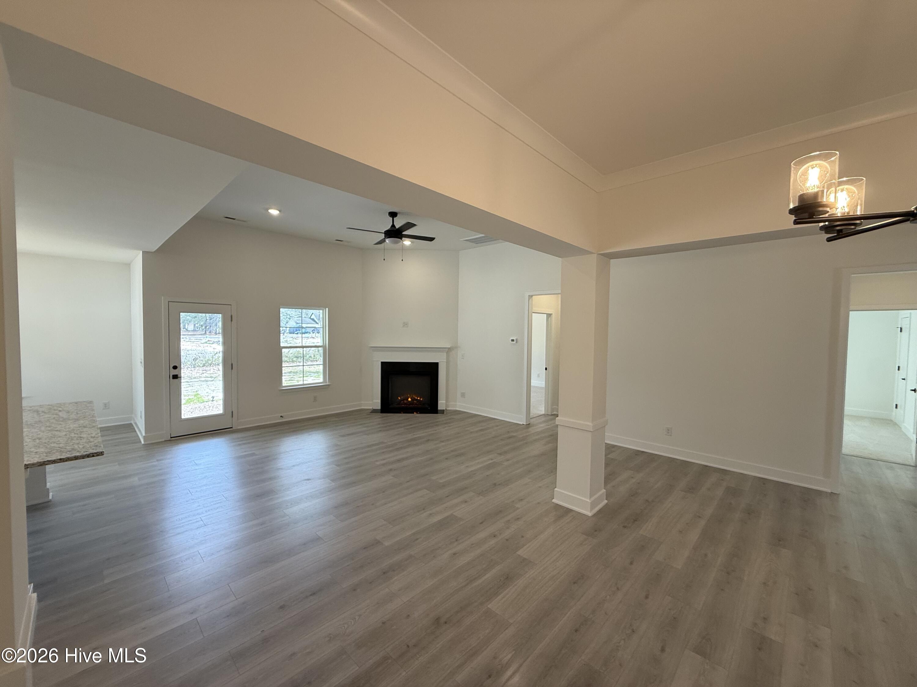 100546686 | Photo 14