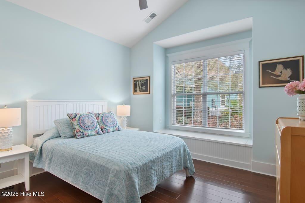 100562919 | Photo 50