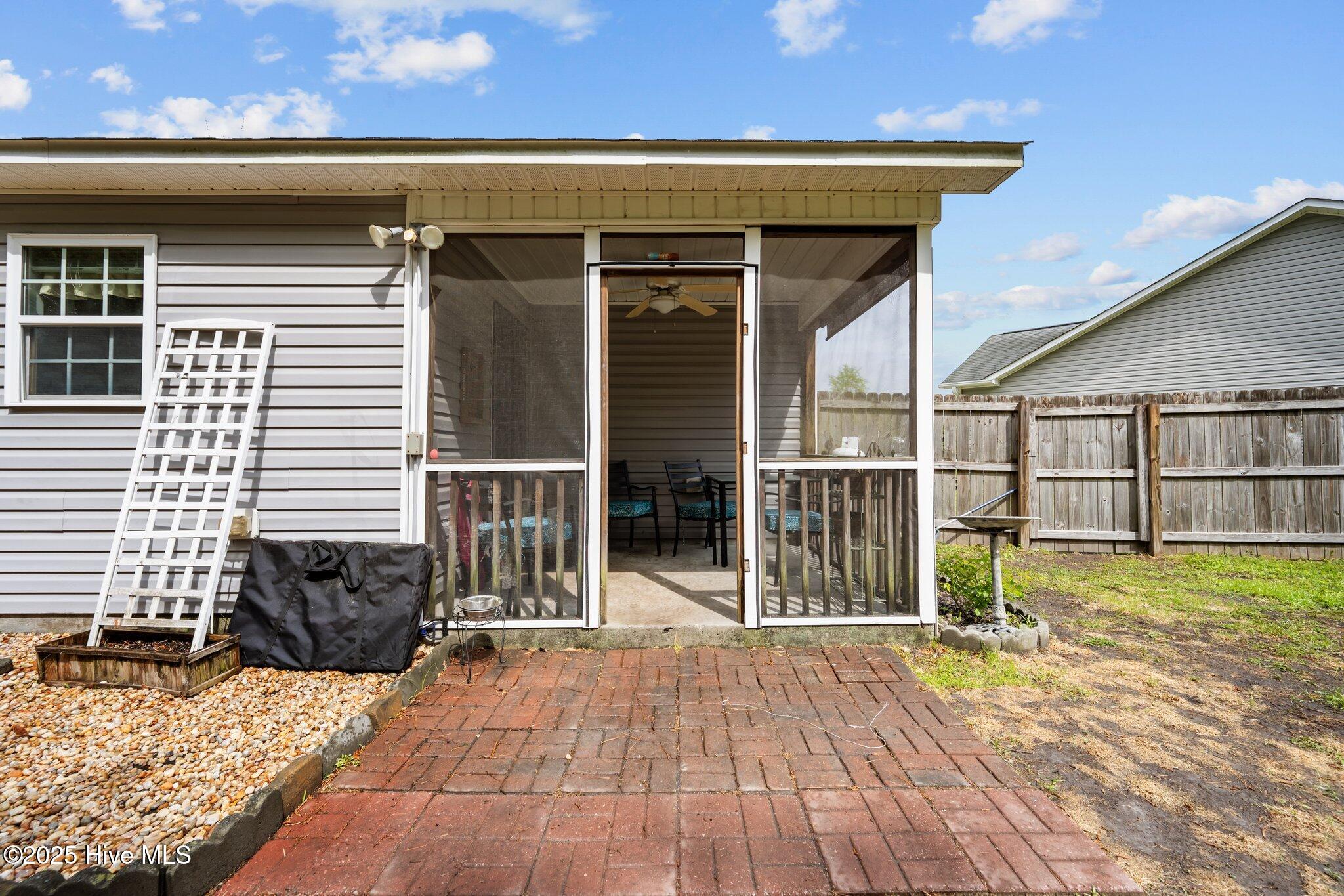 100557104 | Photo 16