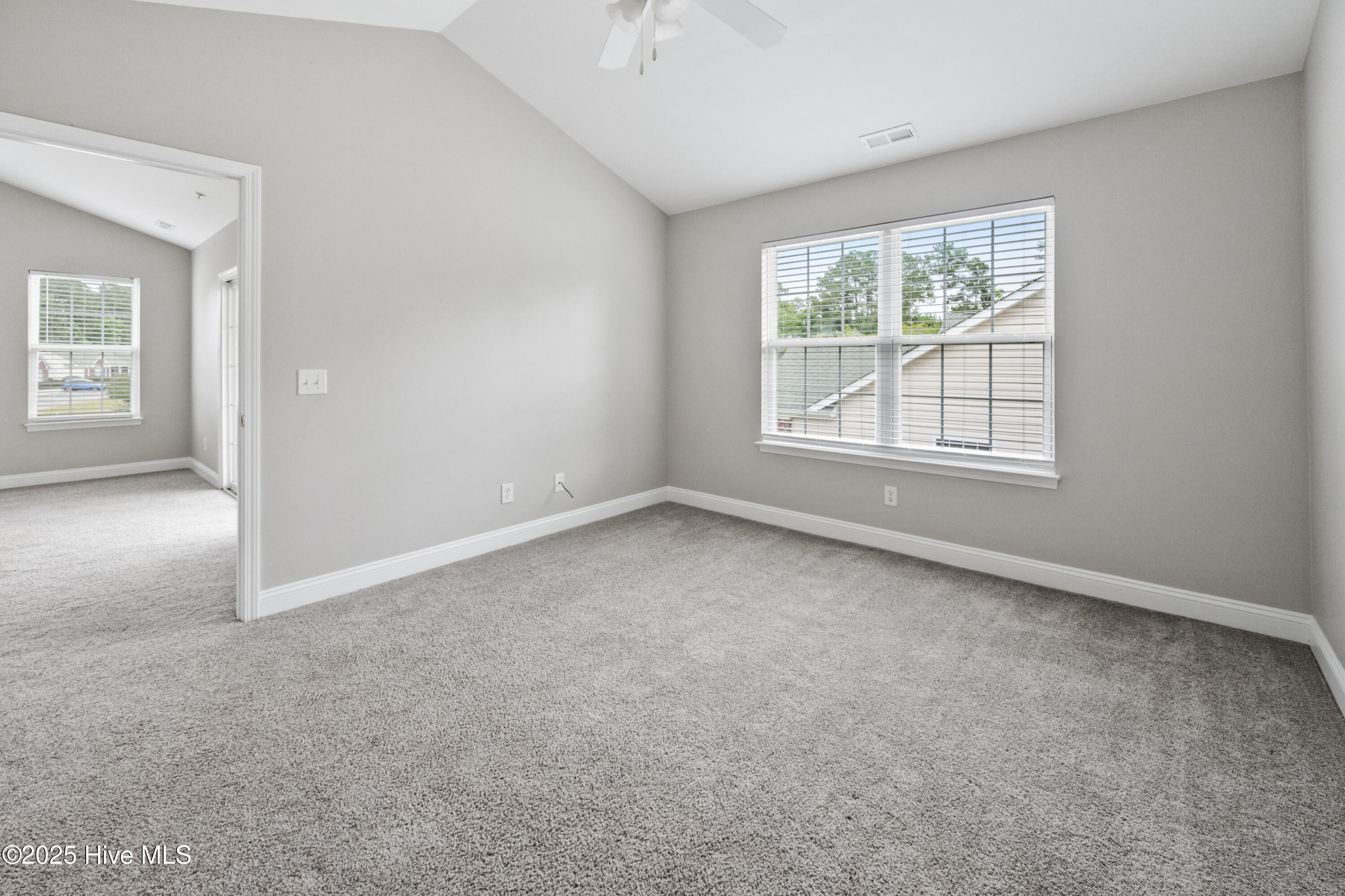 100550013 | Photo 12