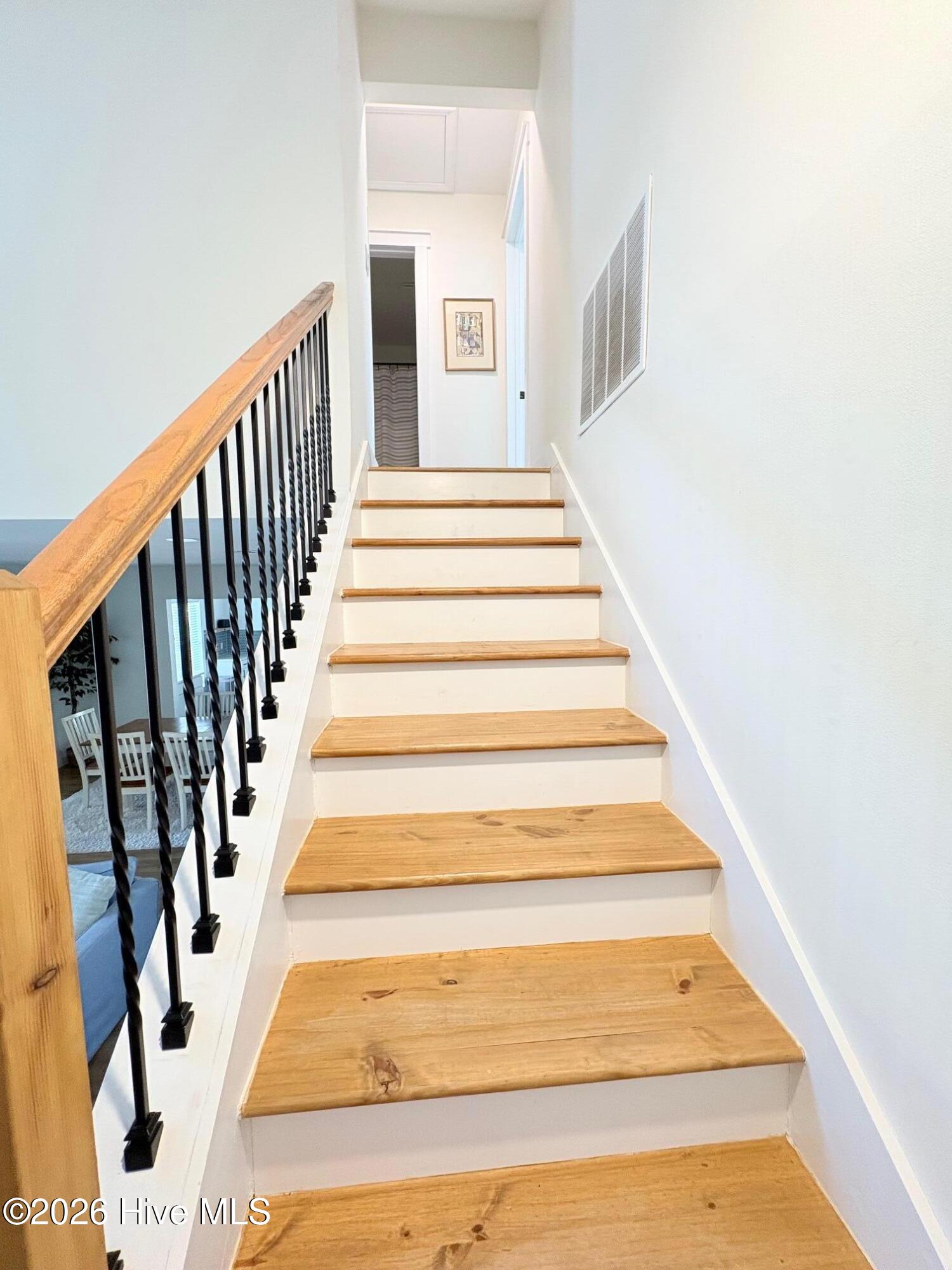 100559102 | Photo 43