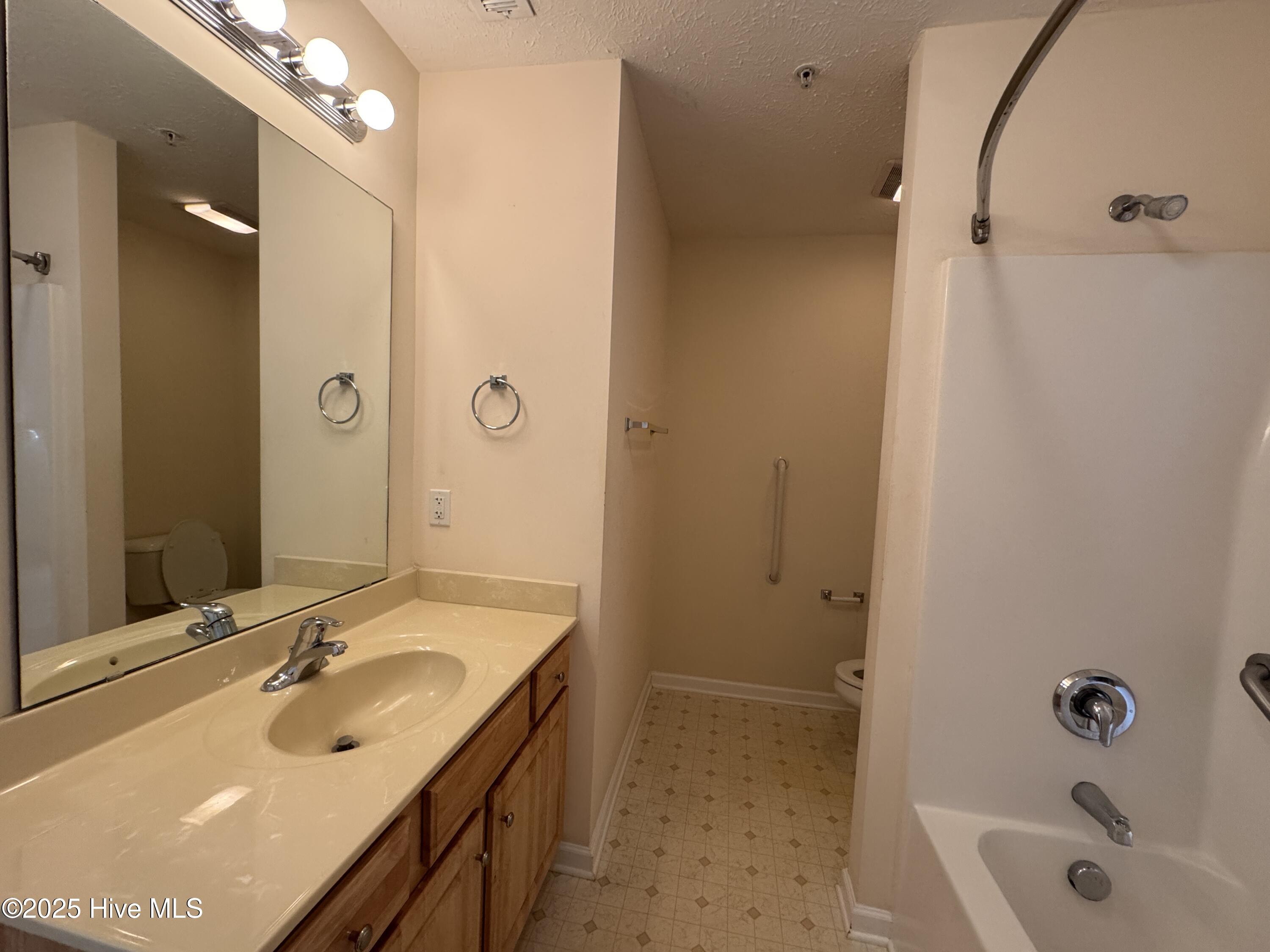 100538642 | Photo 11