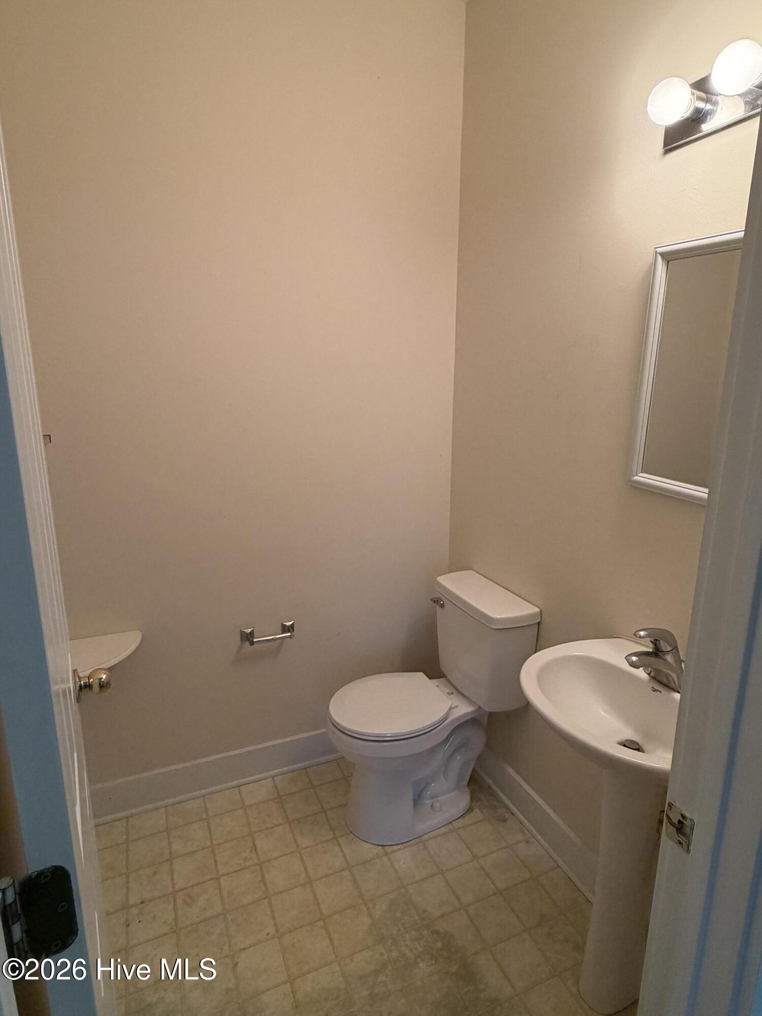 100566043 | Photo 13