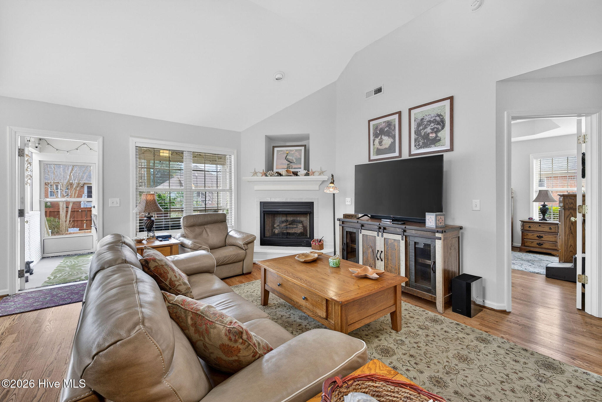 100557092 | Photo 10