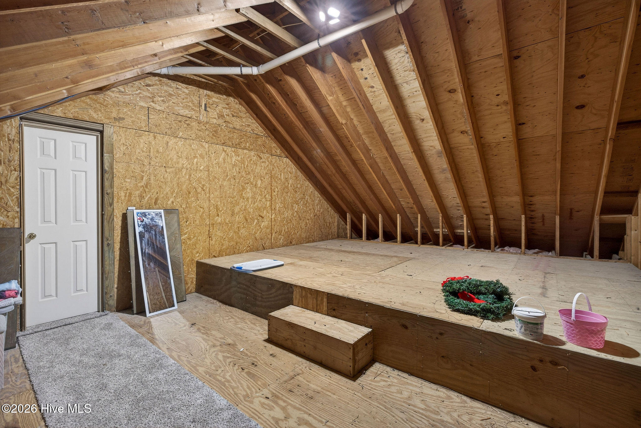 100563131 | Photo 53